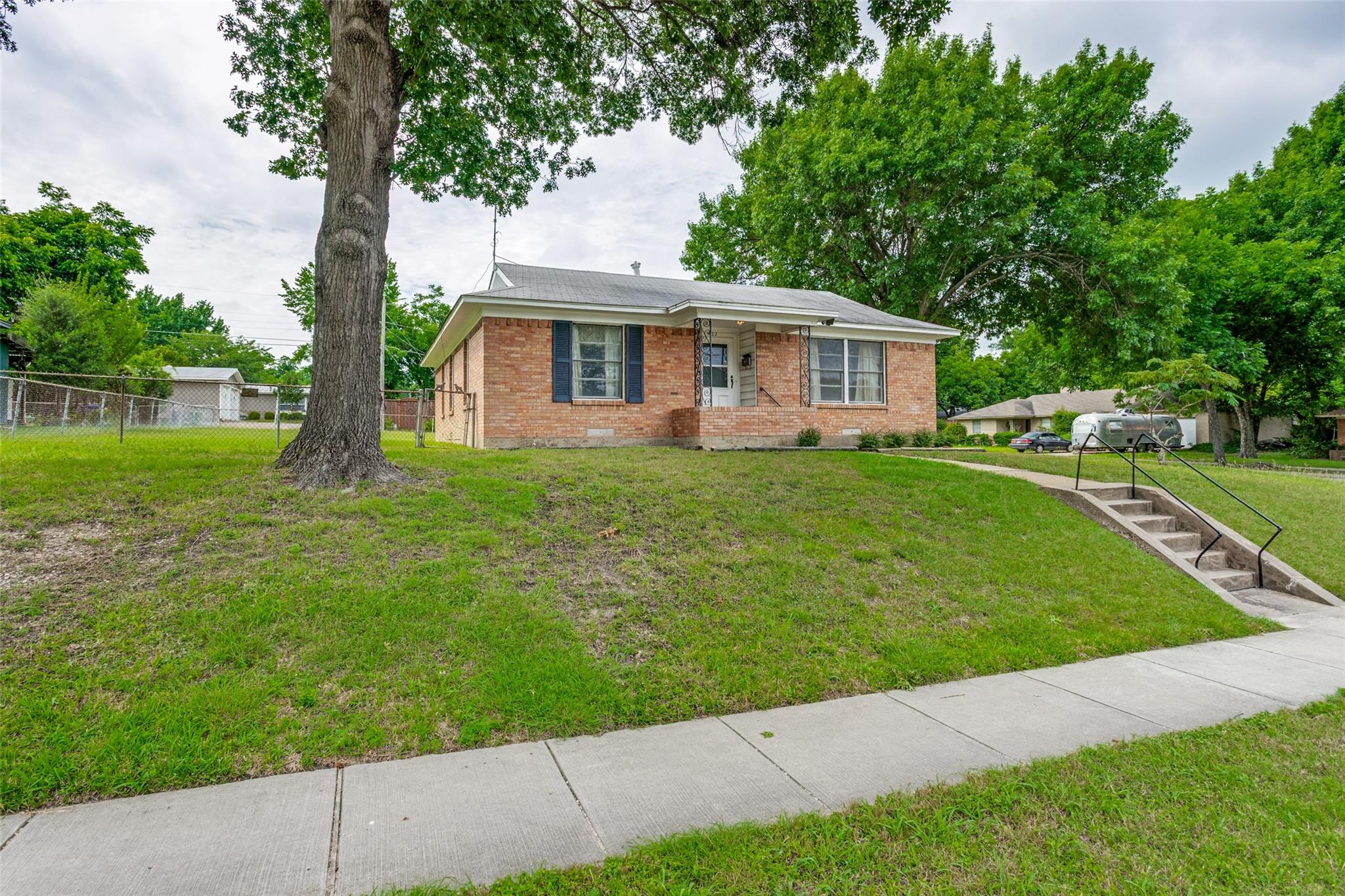 main property photo 23