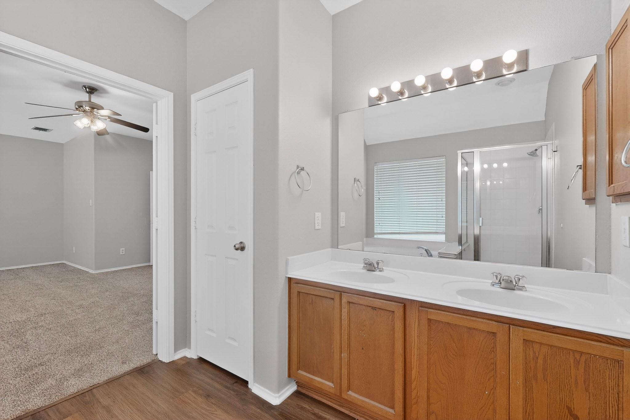 property viewer photo 16