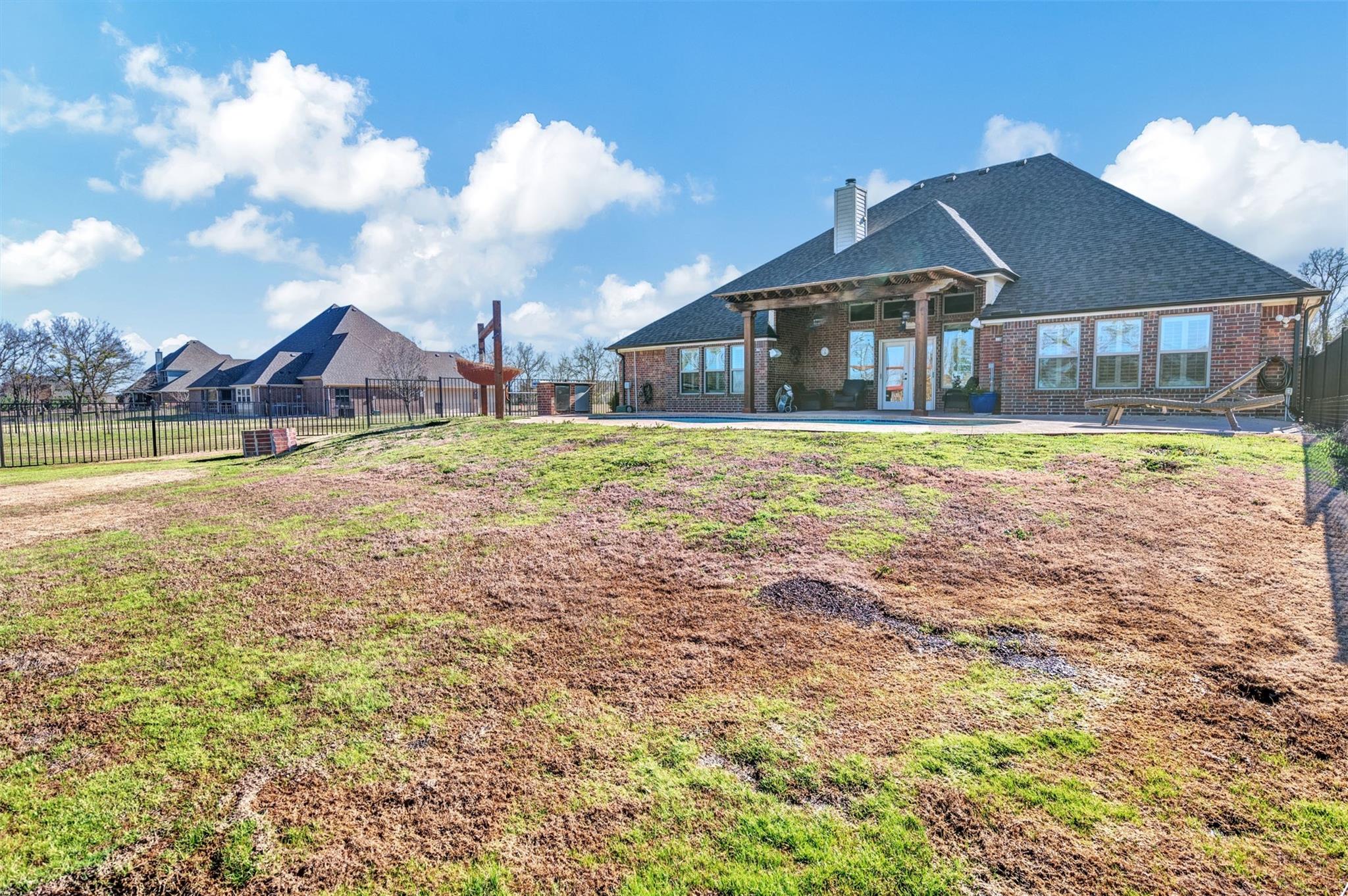 main property photo 34