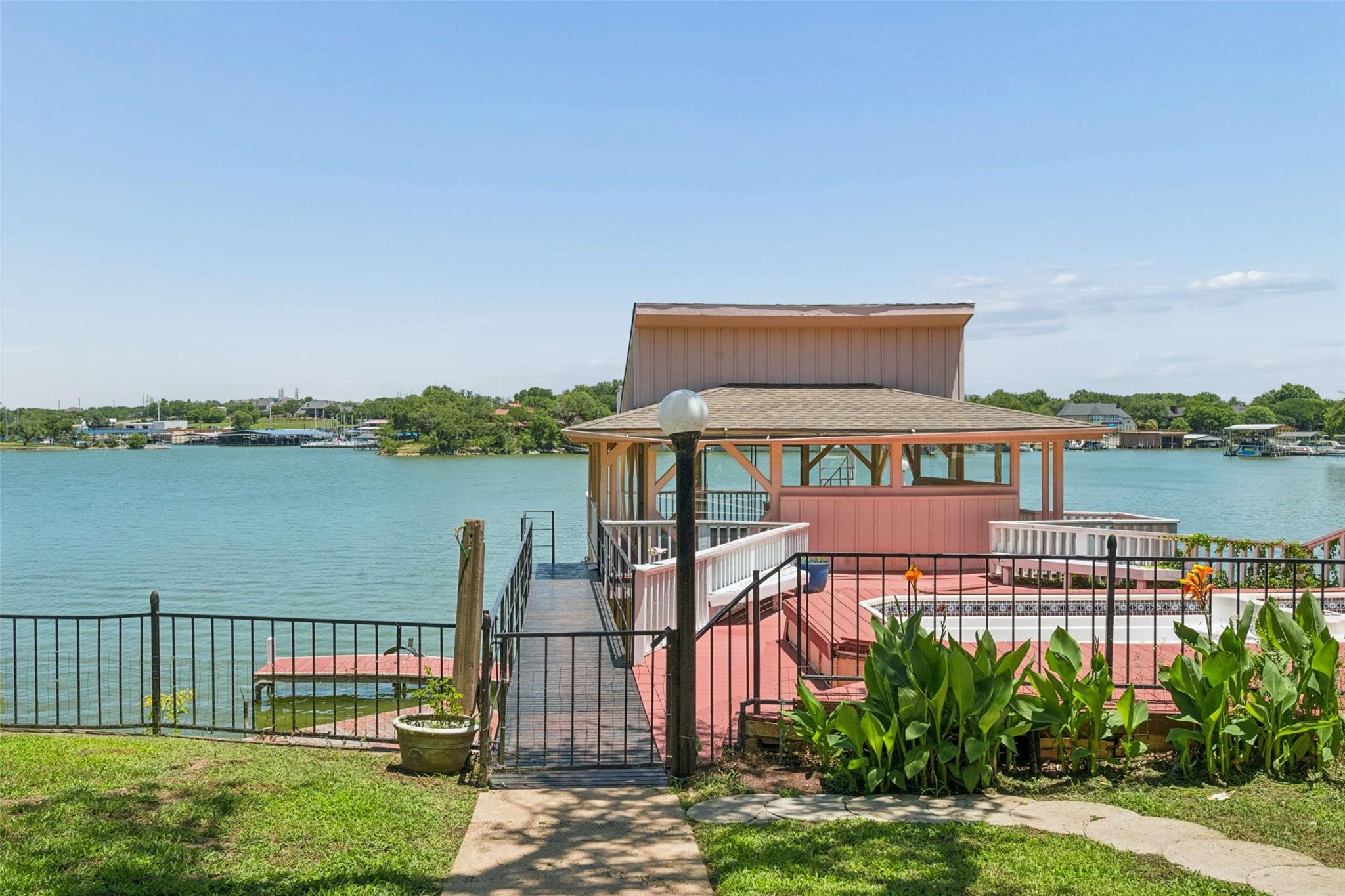 main property photo 28
