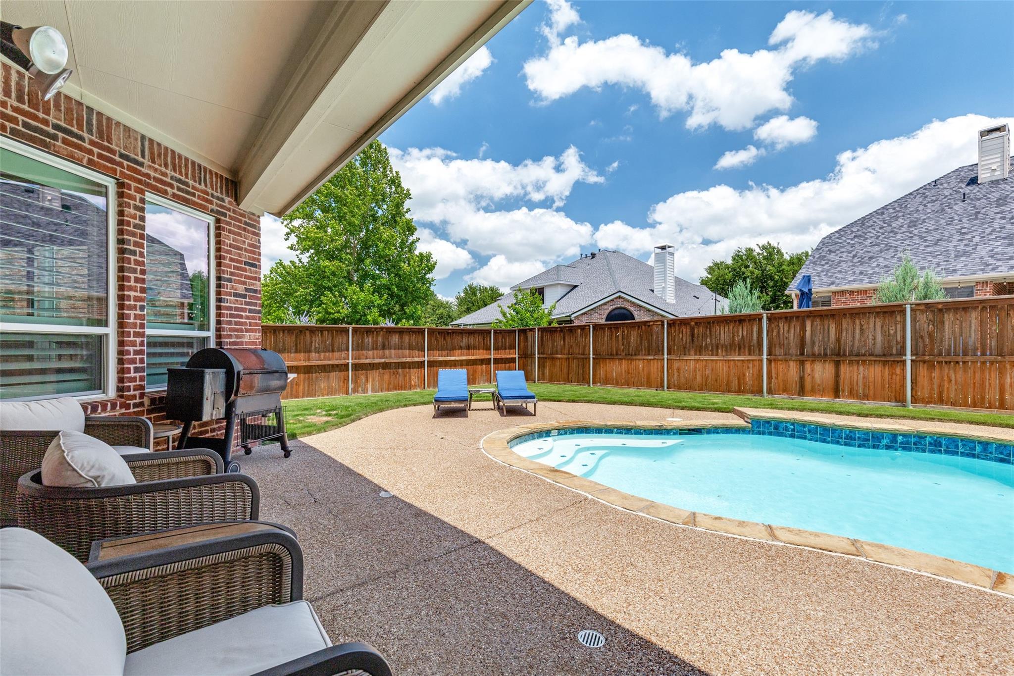 main property photo 12
