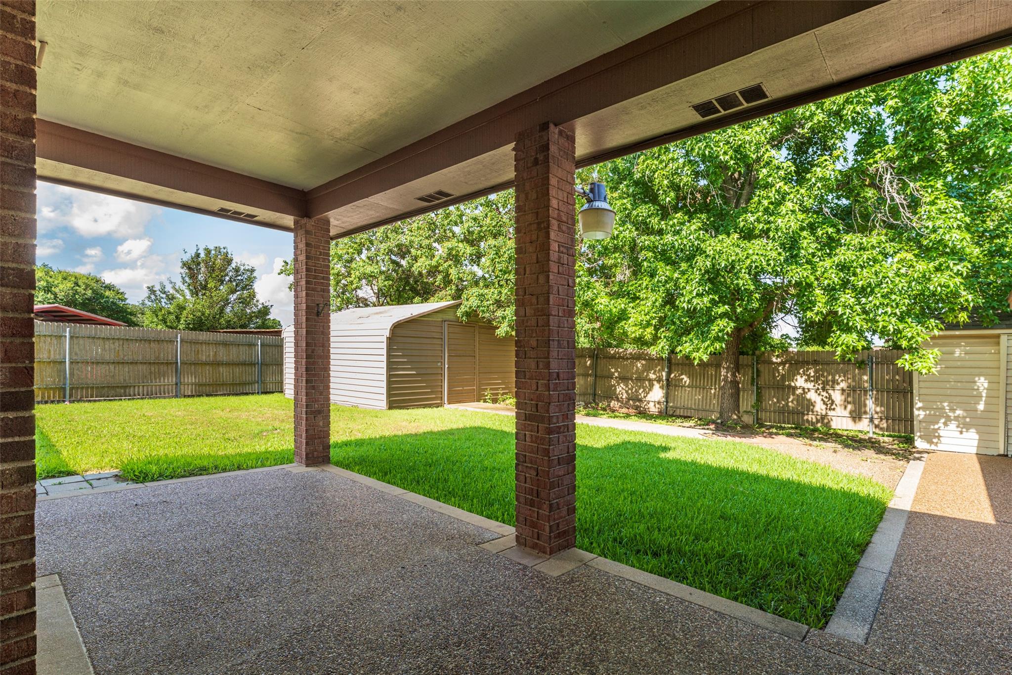 main property photo 25