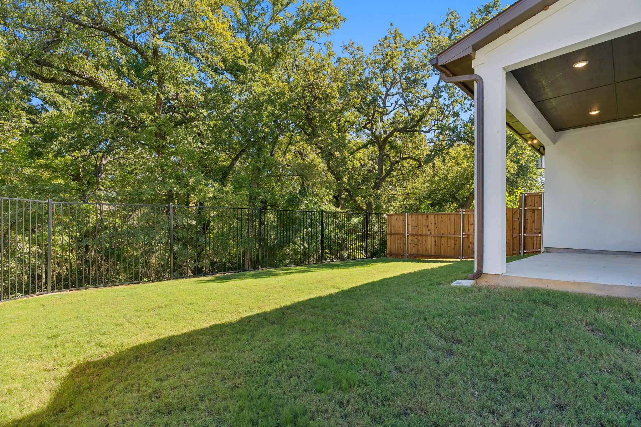 main property photo 30