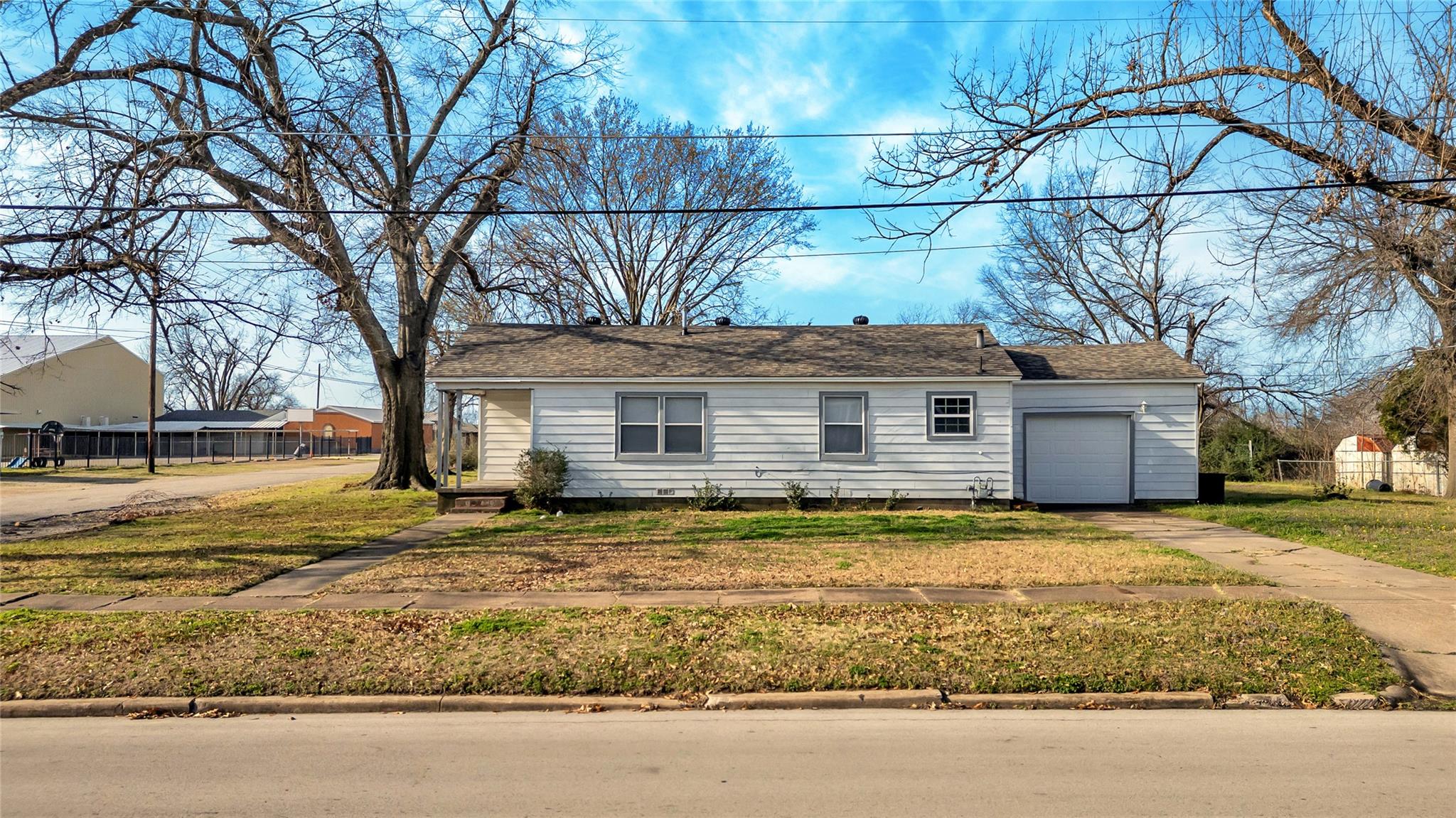 main property photo 10
