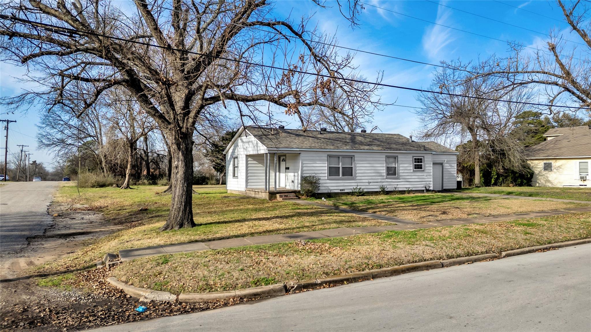 main property photo 12