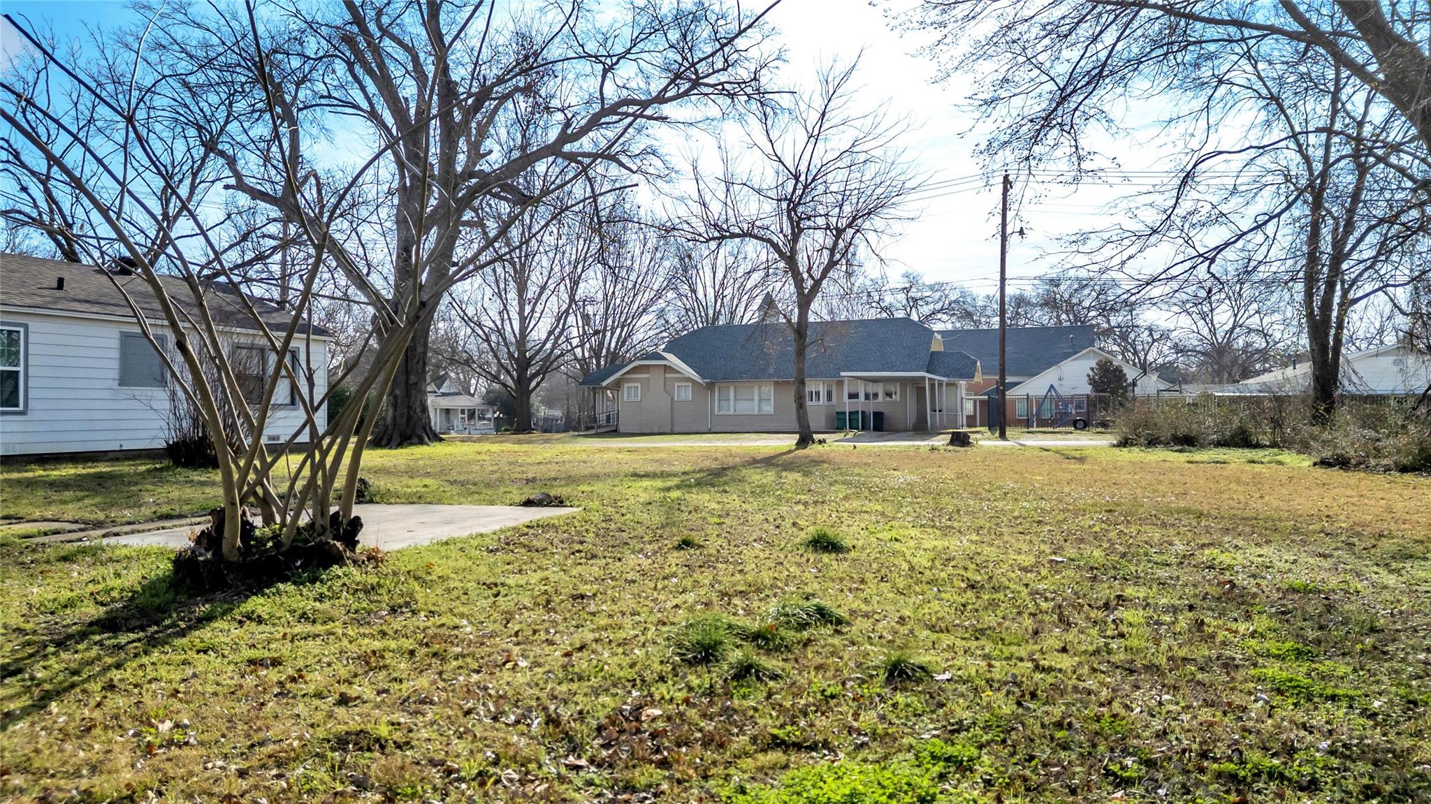 main property photo 18