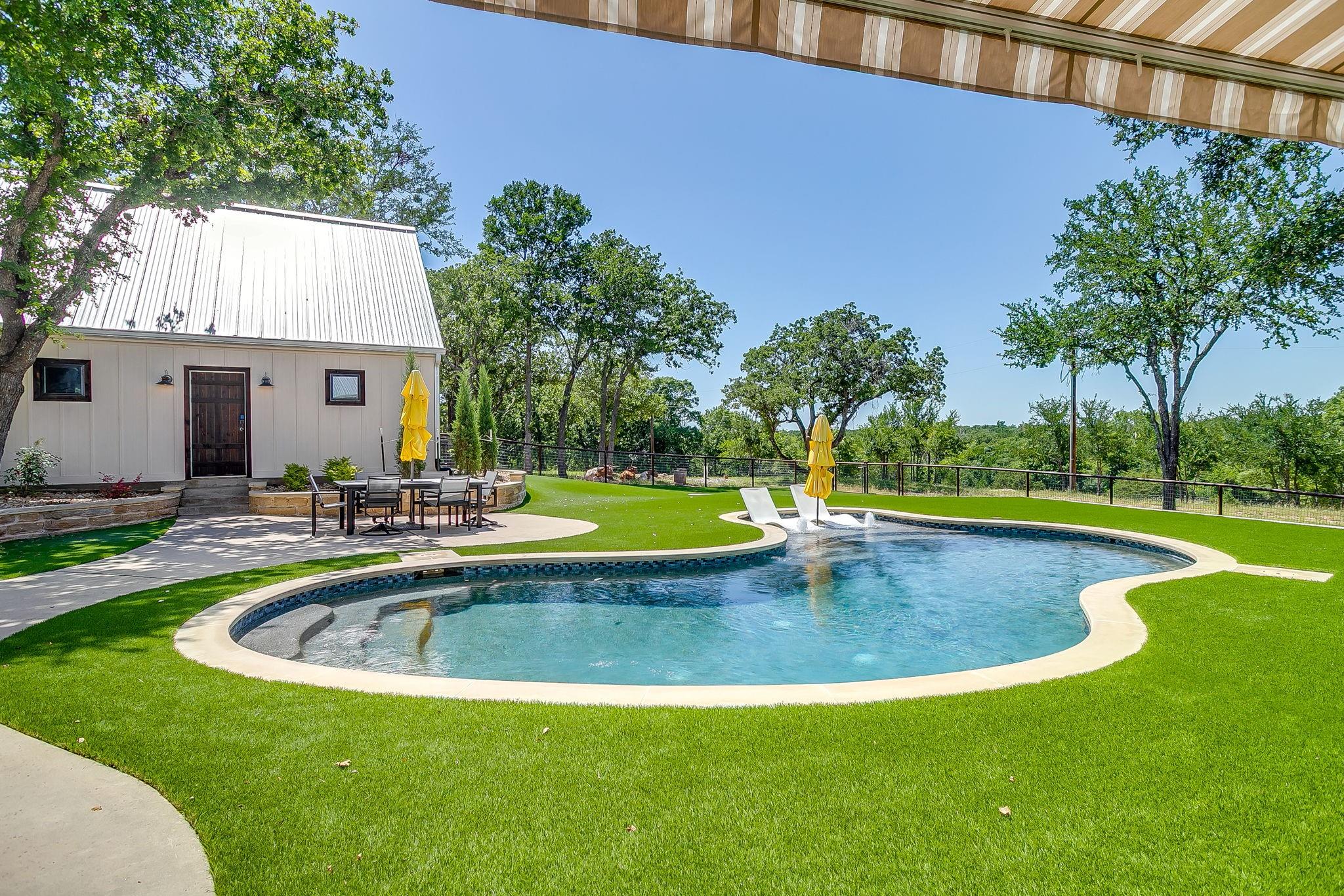 main property photo 28