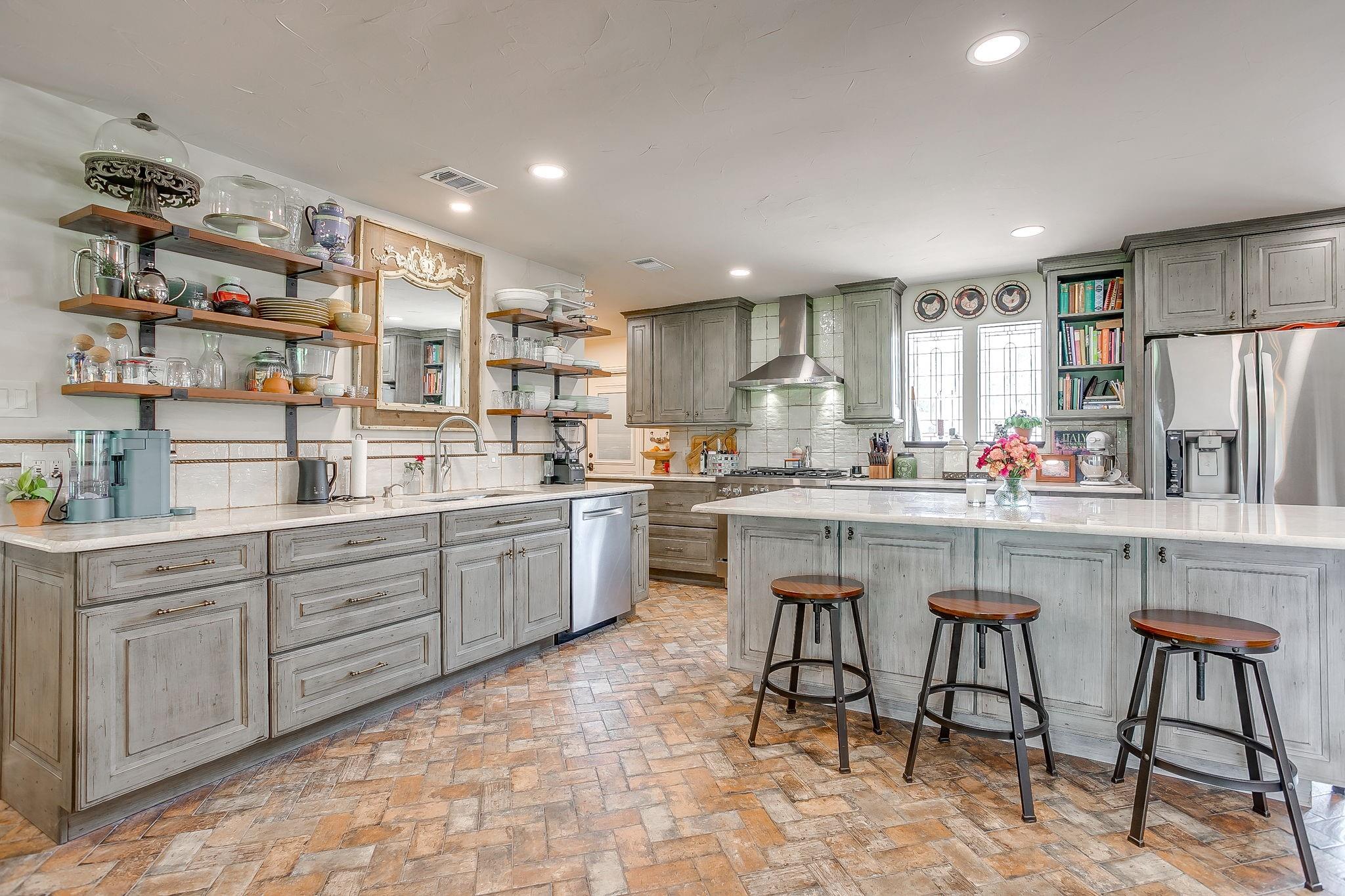 main property photo 12