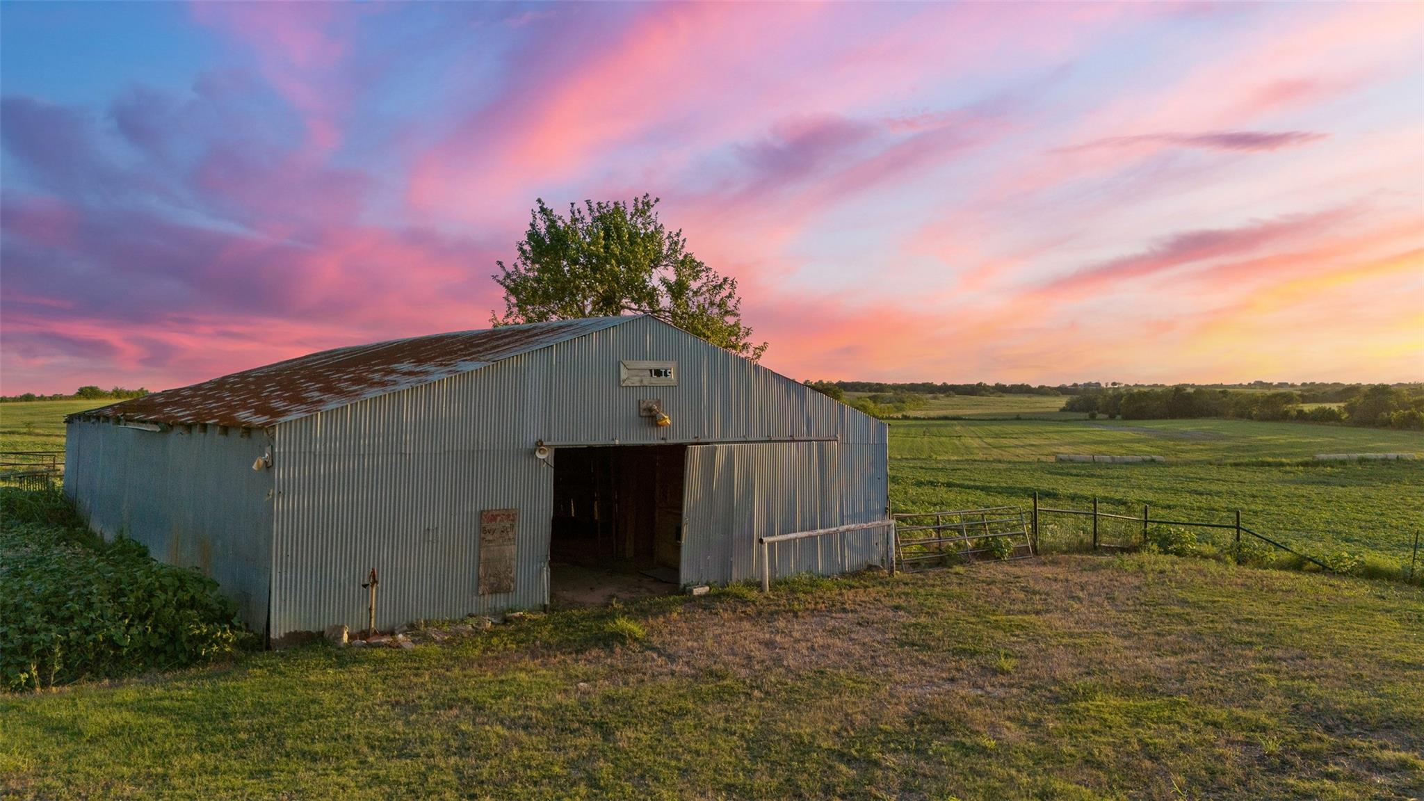 main property photo 30
