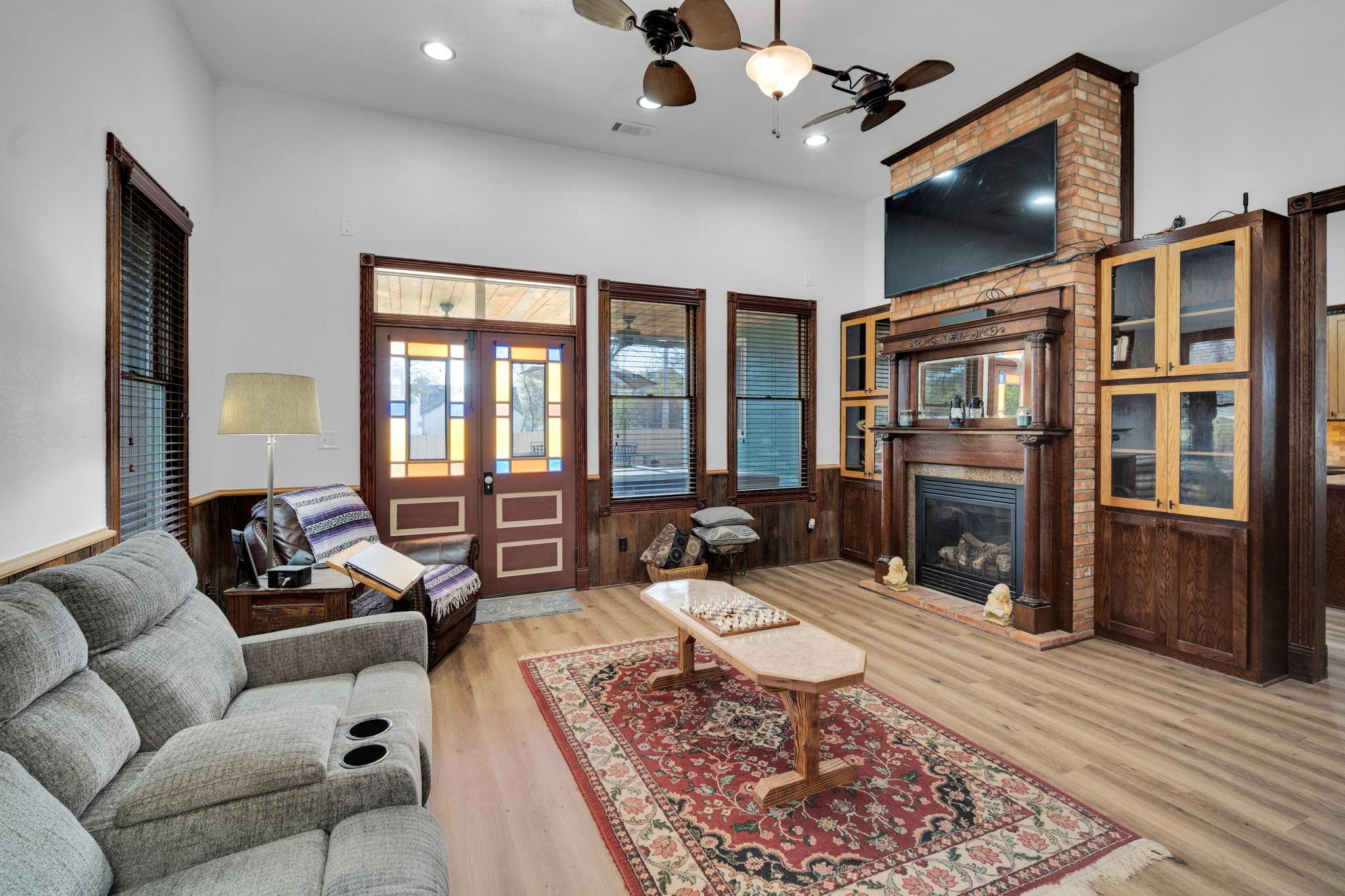 main property photo 13