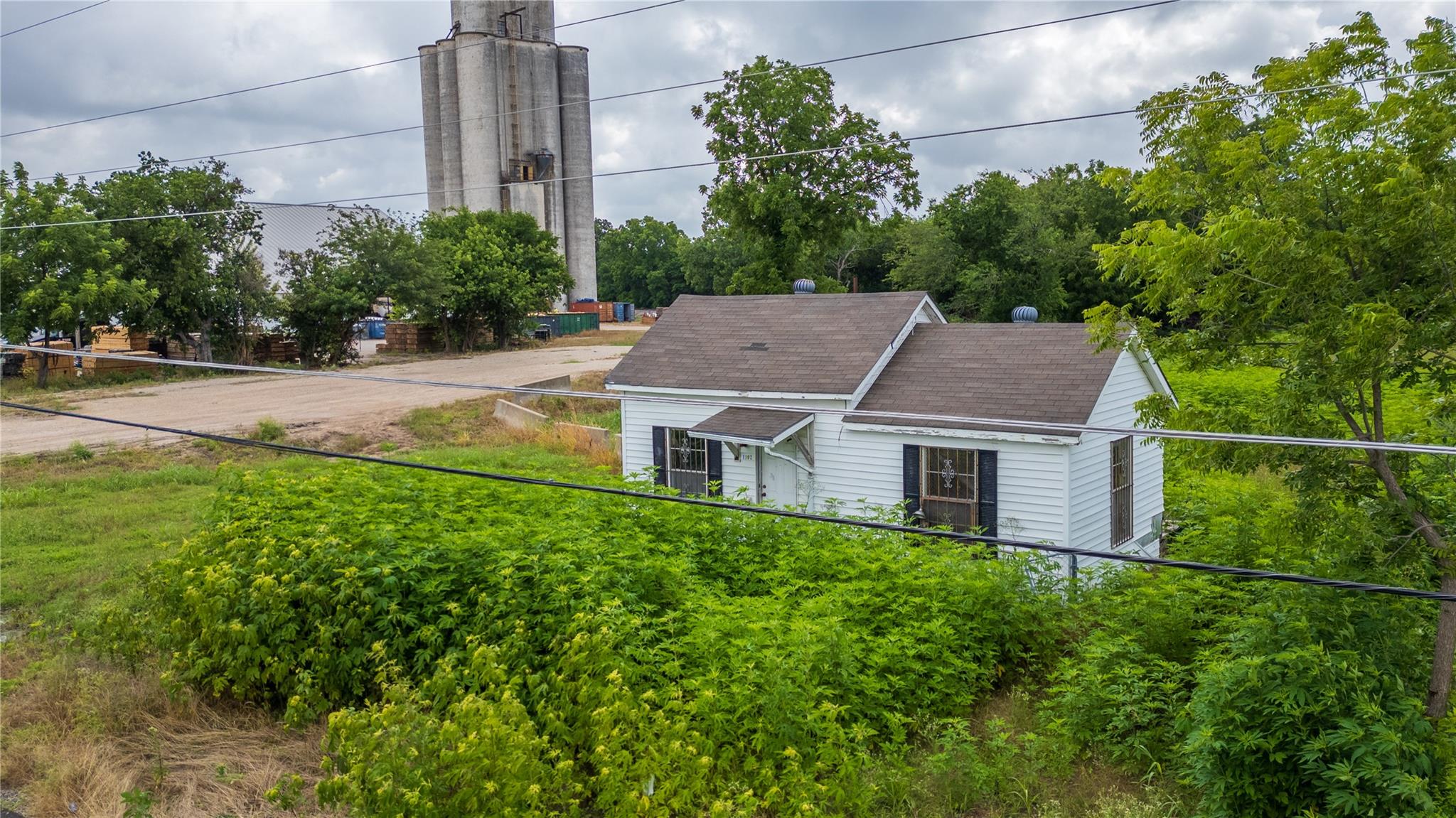 main property photo 13