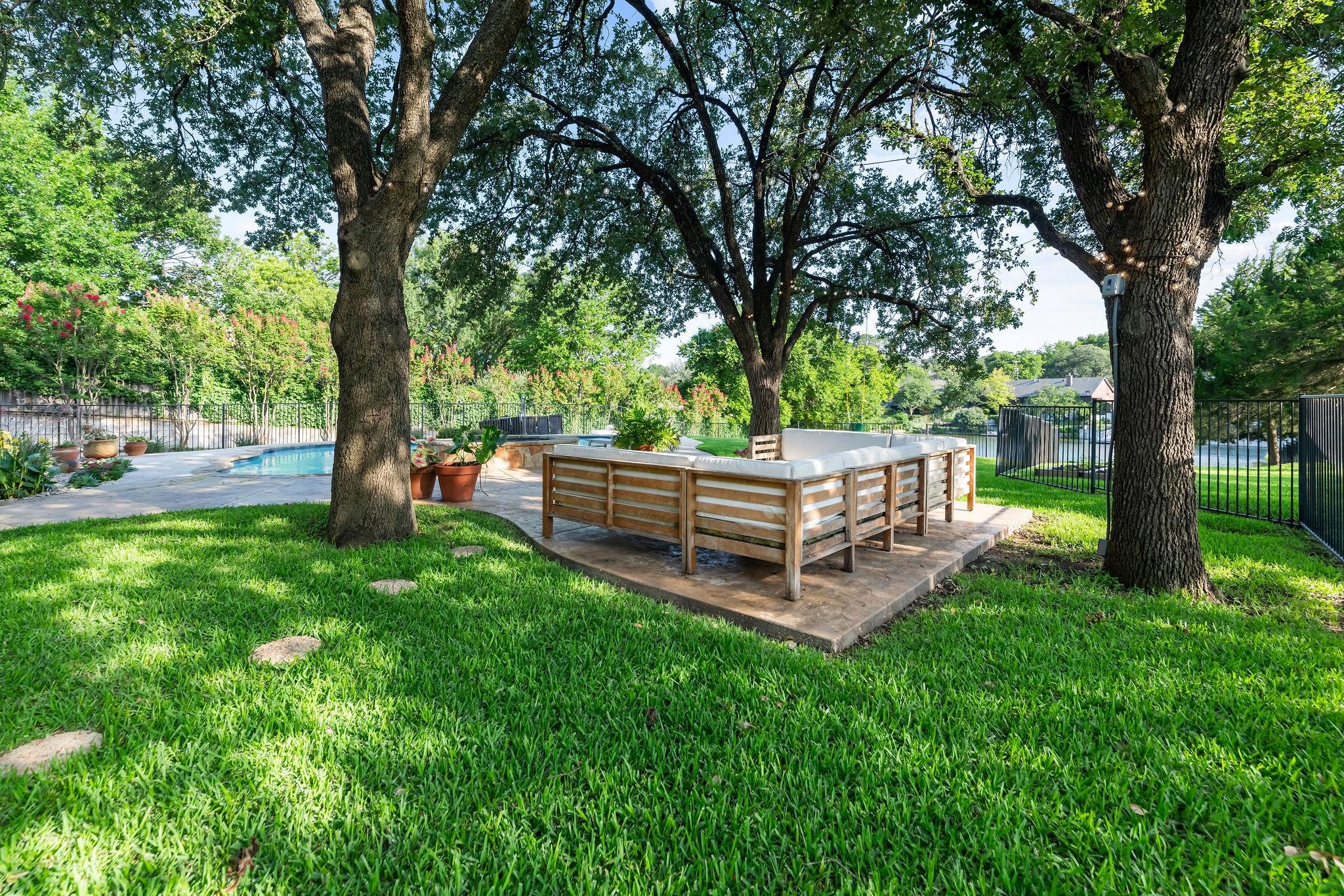 main property photo 32