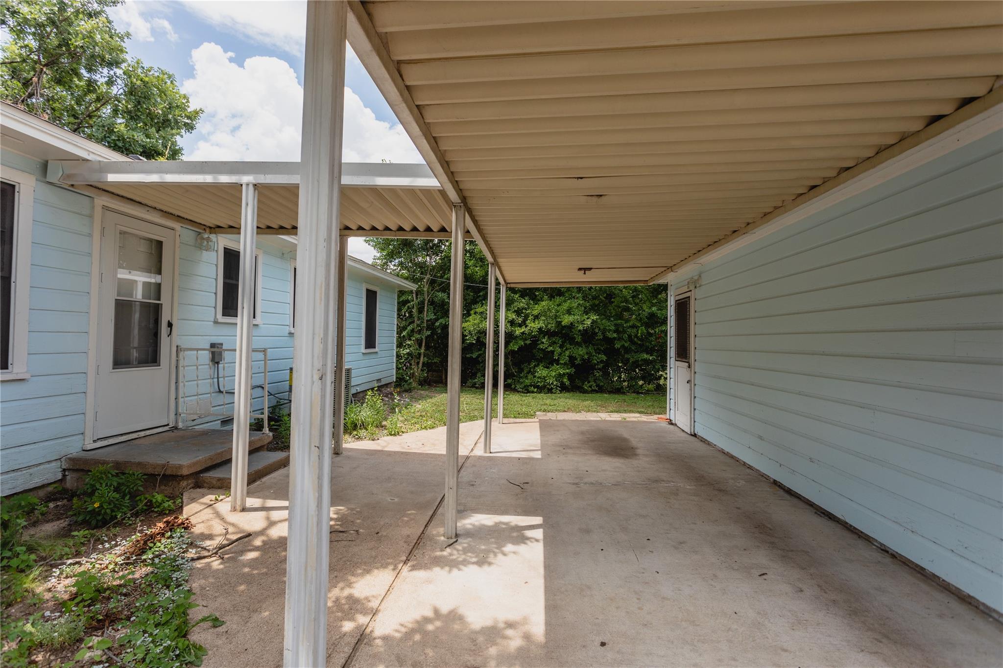main property photo 34