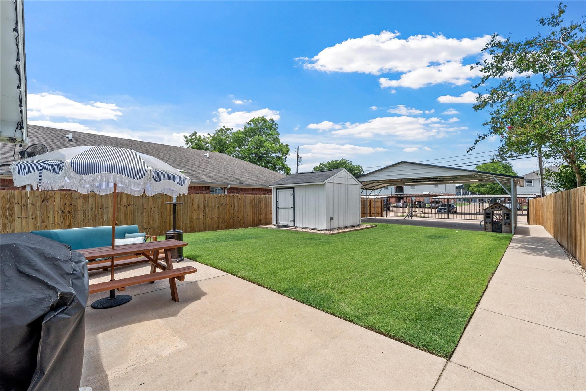 main property photo 27