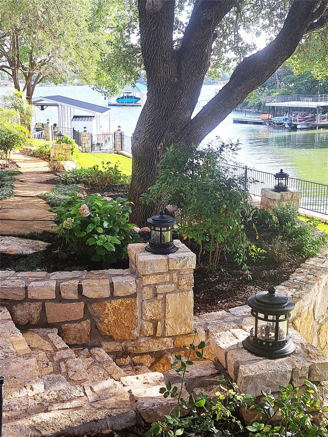 main property photo 28