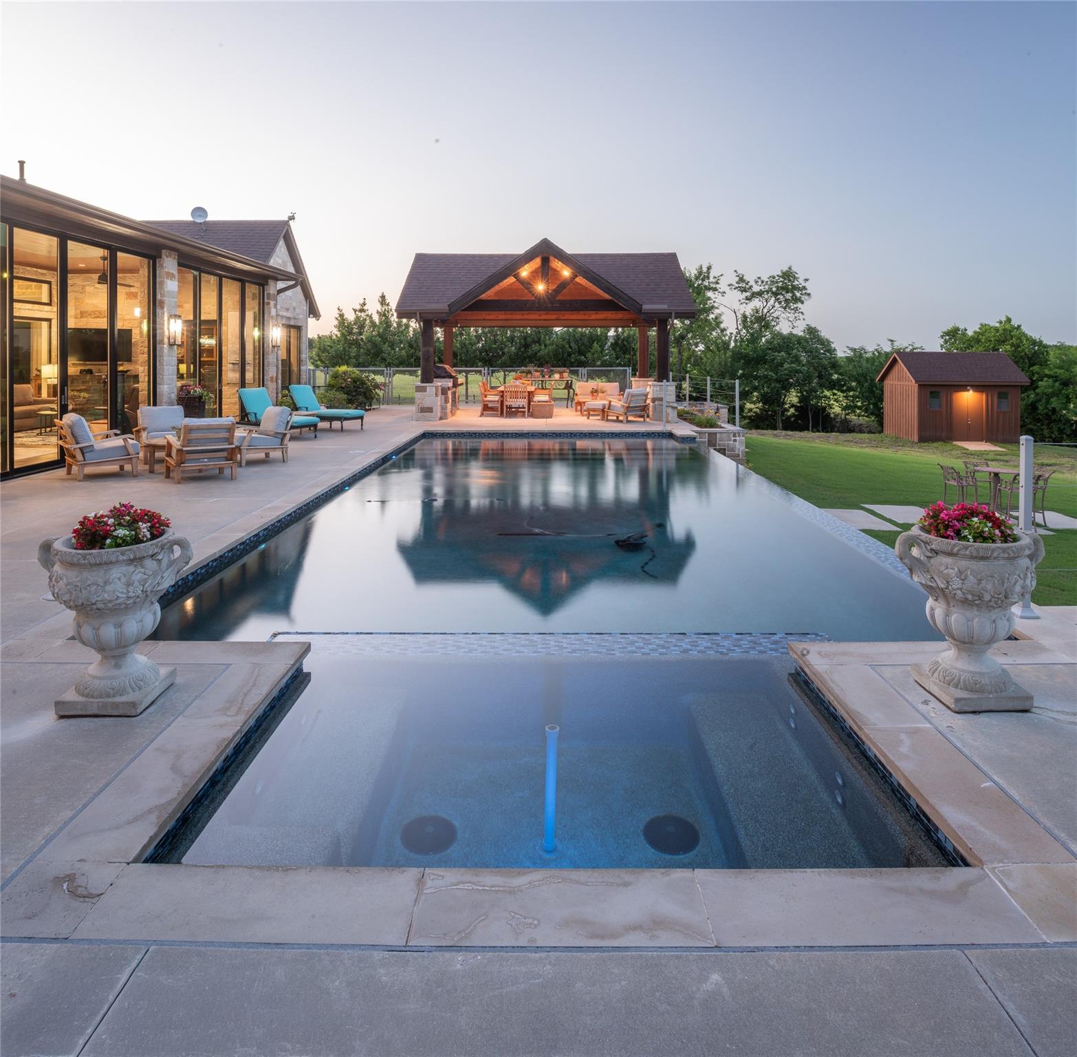 main property photo 28