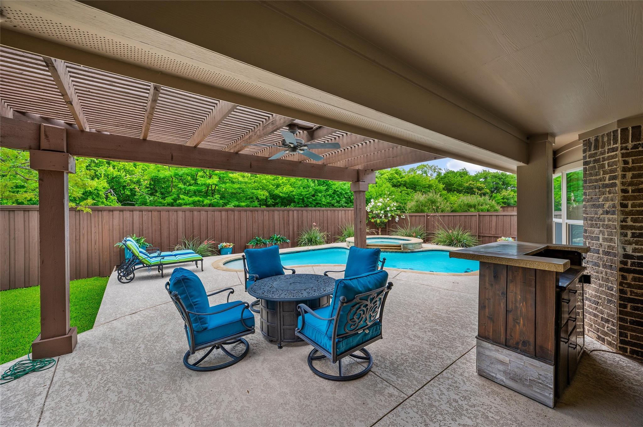main property photo 28