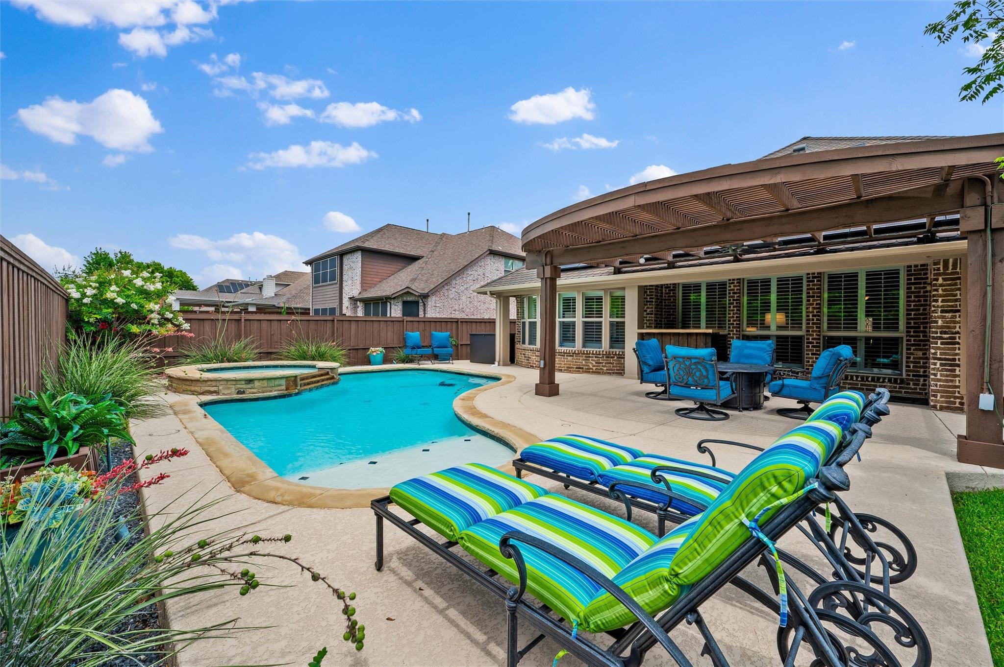 main property photo 31