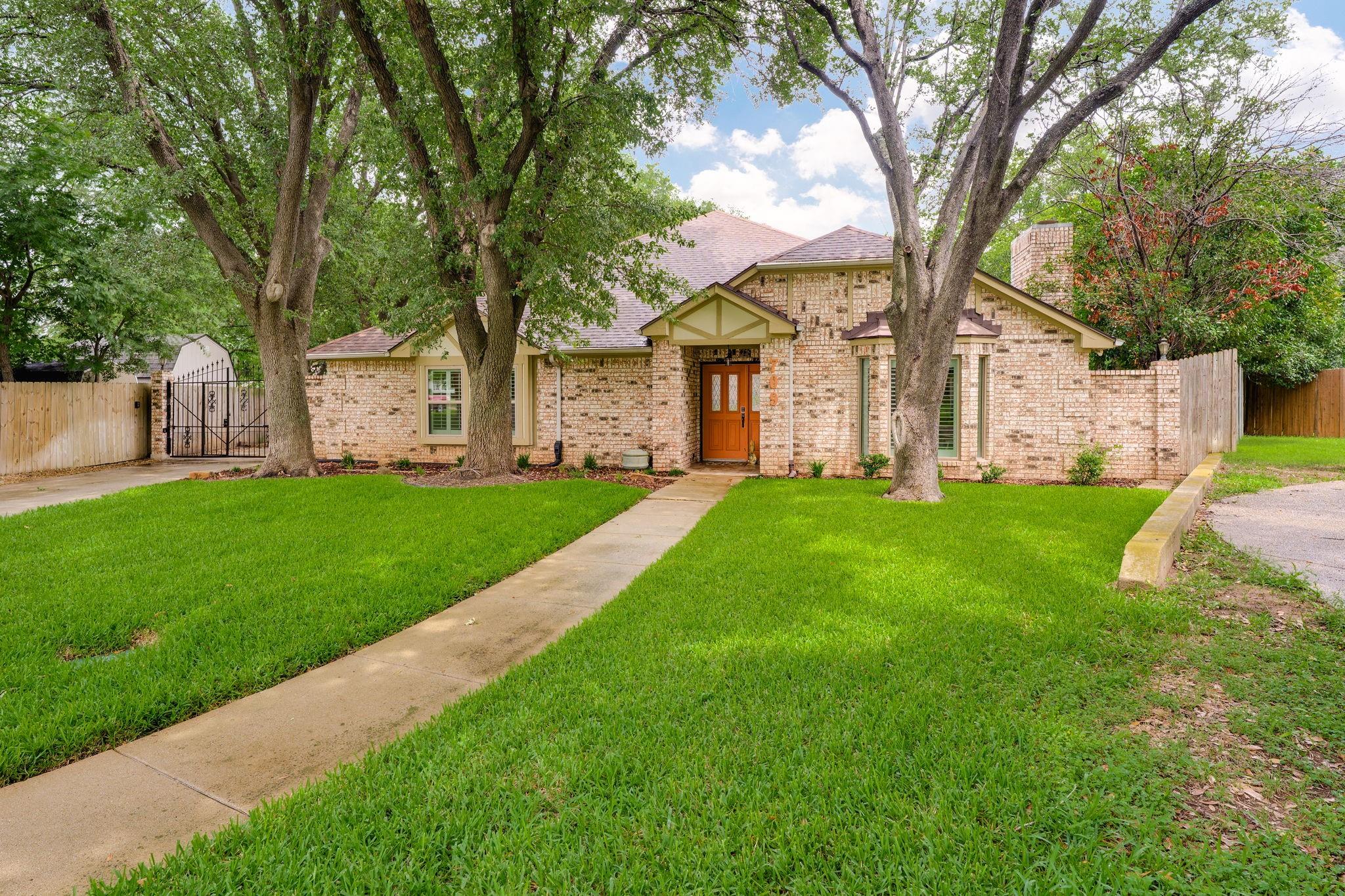 main property photo 9