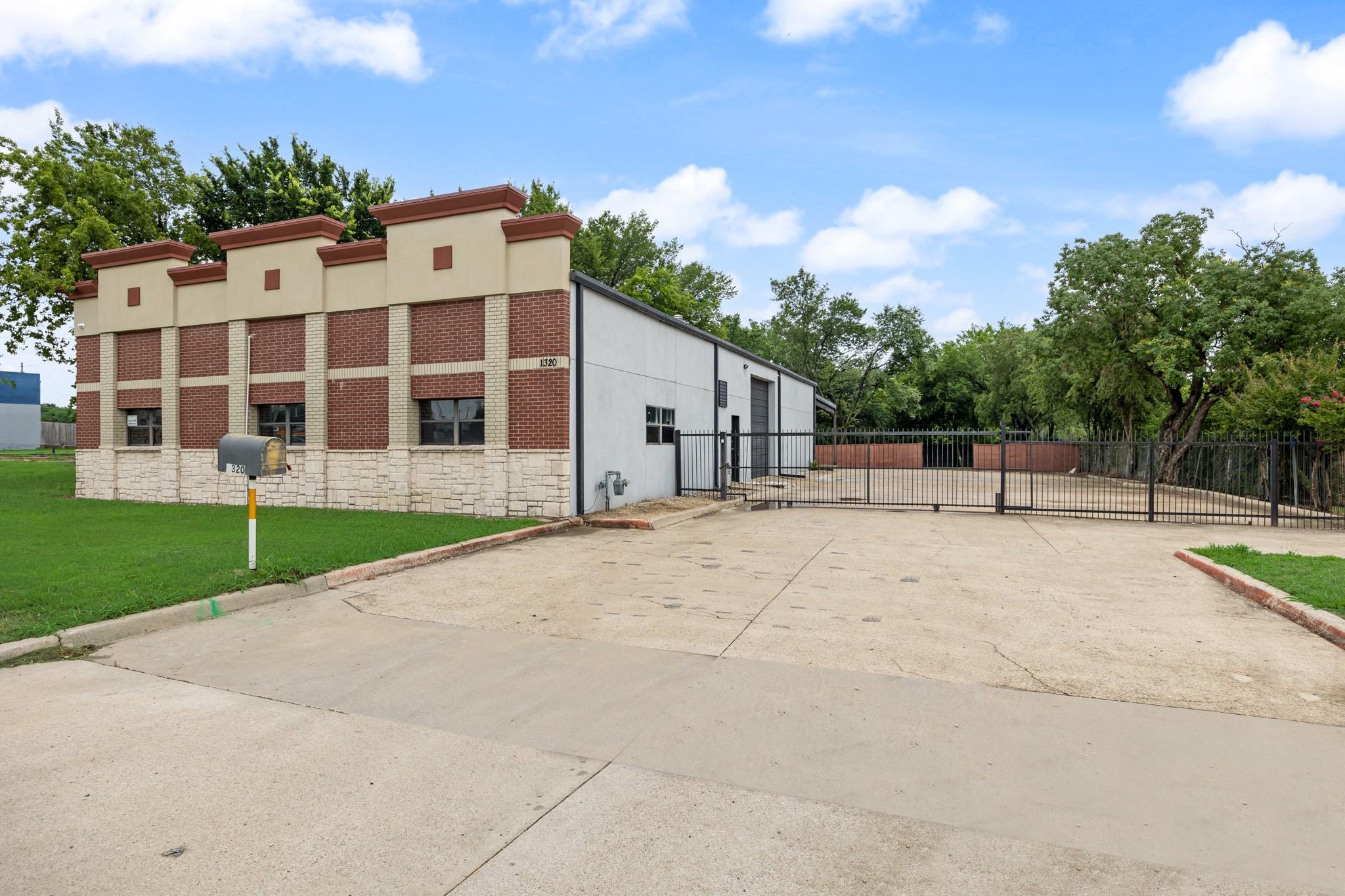 main property photo 14