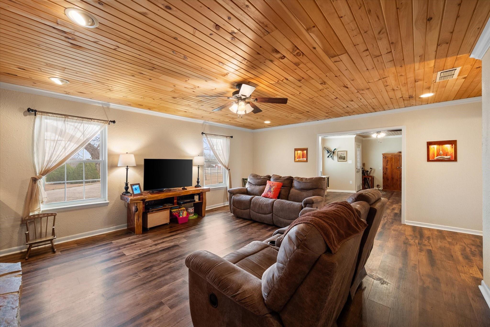 main property photo 6