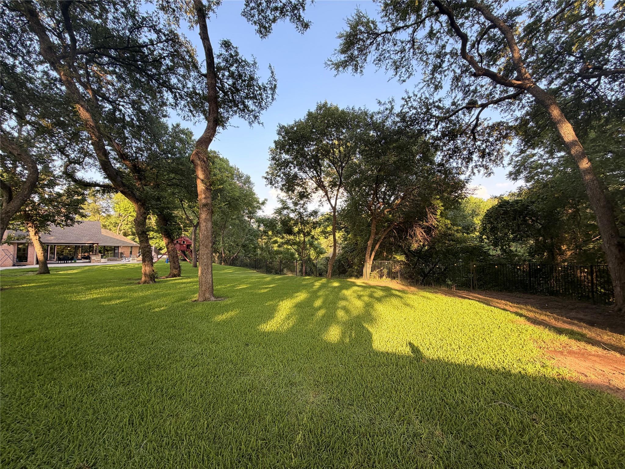 main property photo 10