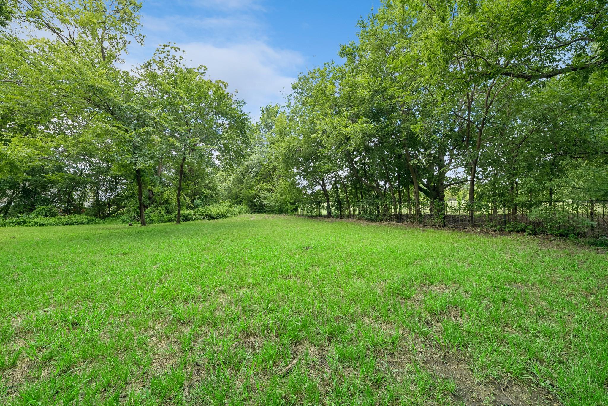 main property photo 11