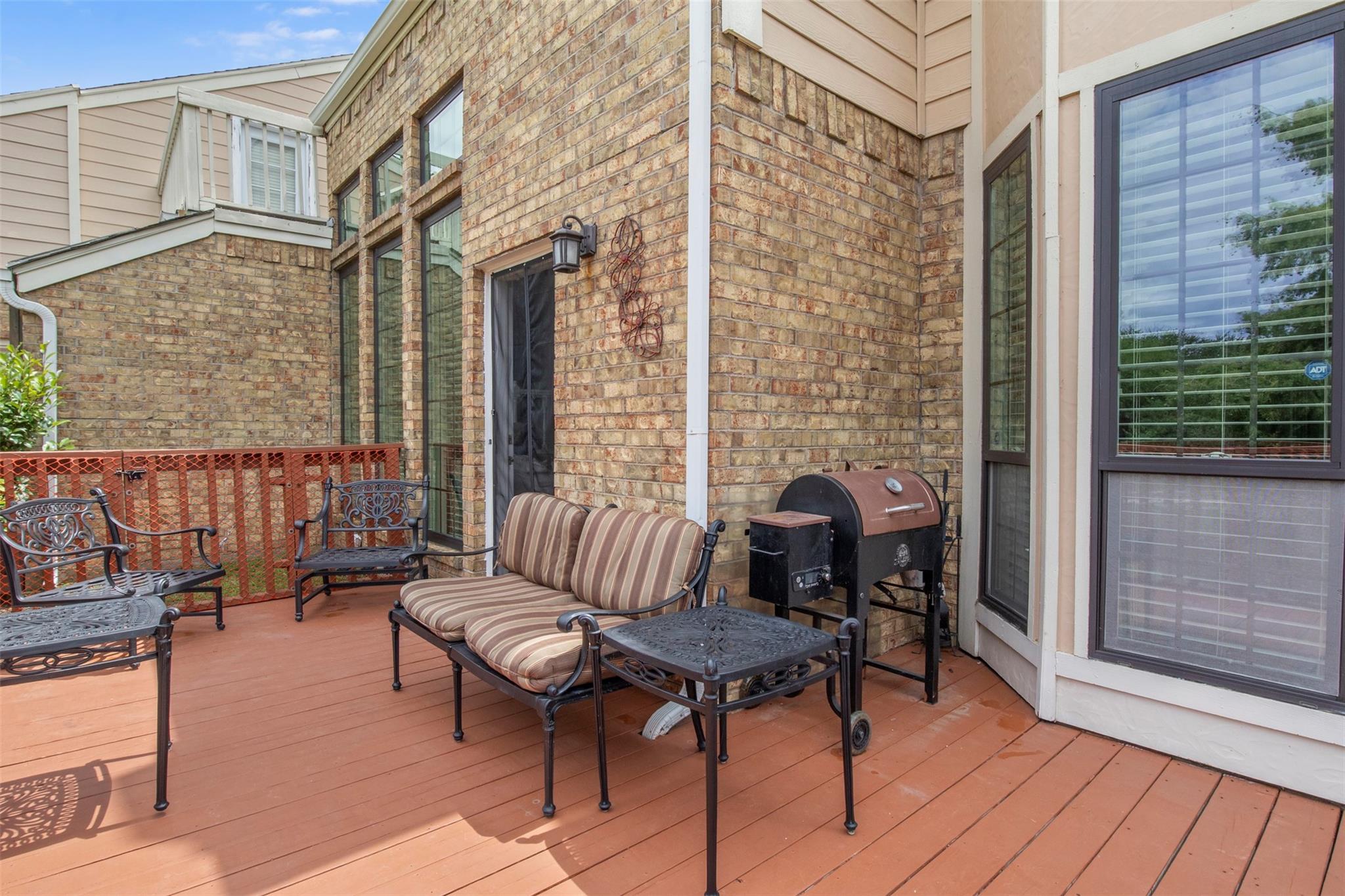 main property photo 28