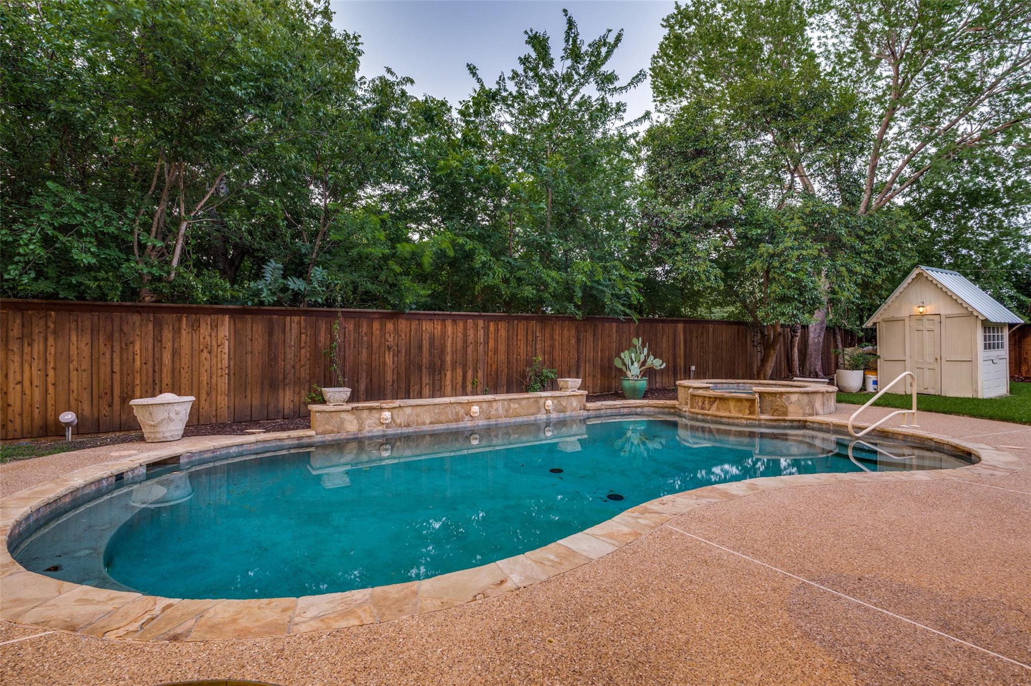 main property photo 33