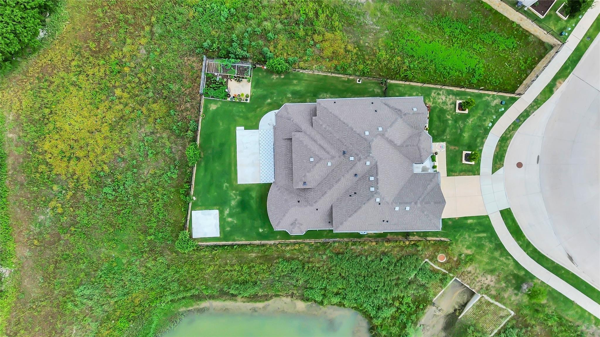 main property photo 35