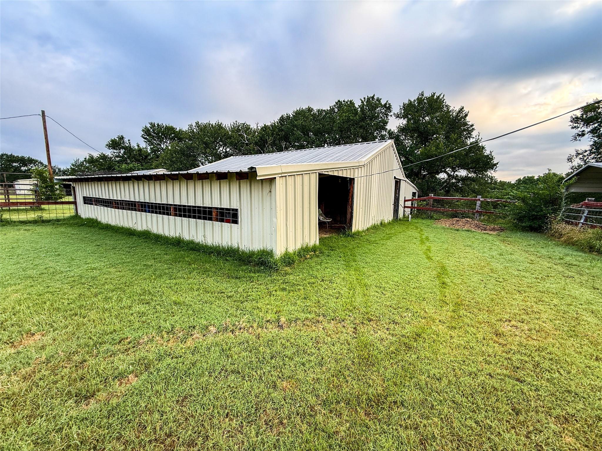 main property photo 11