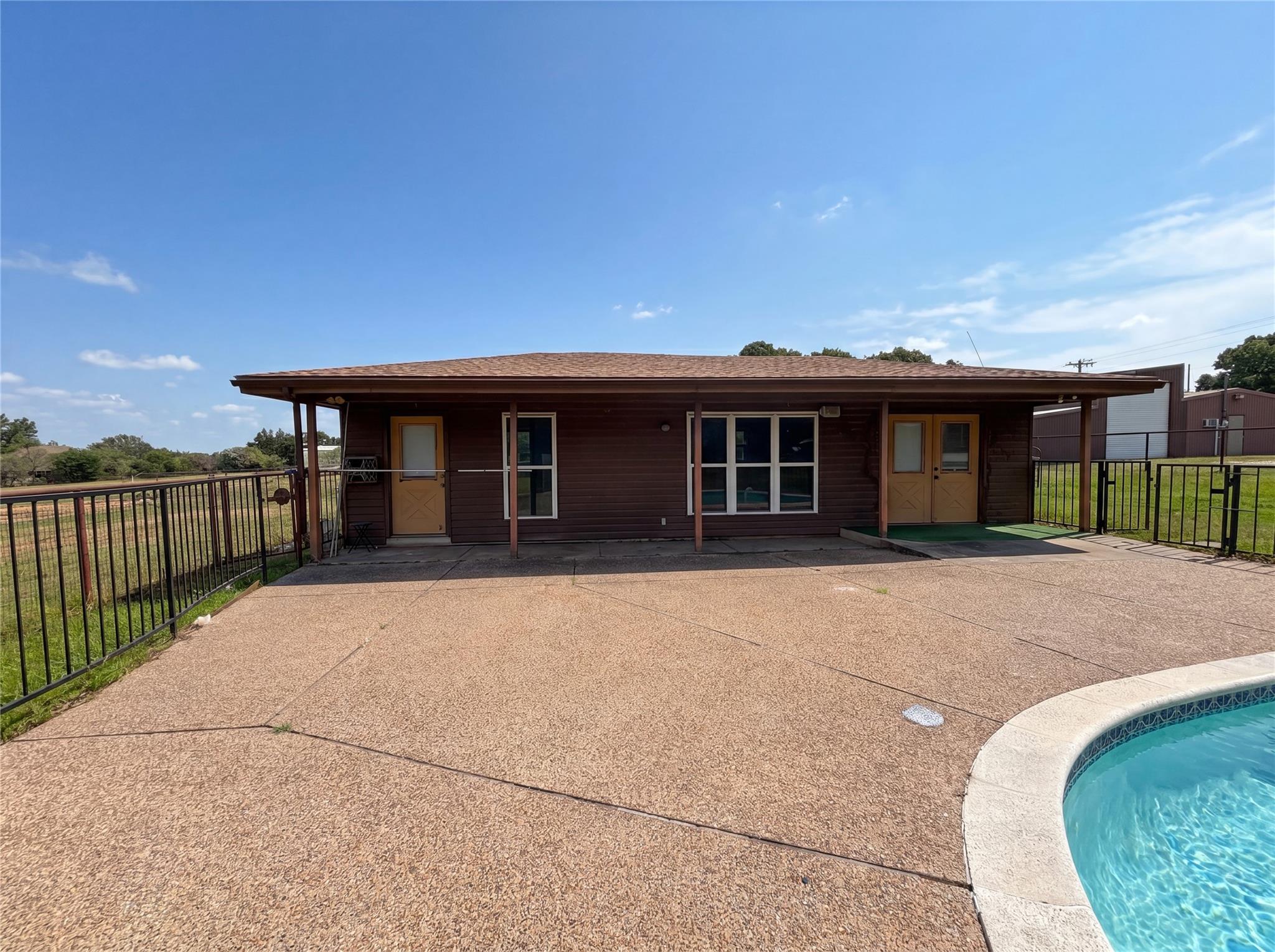 main property photo 18