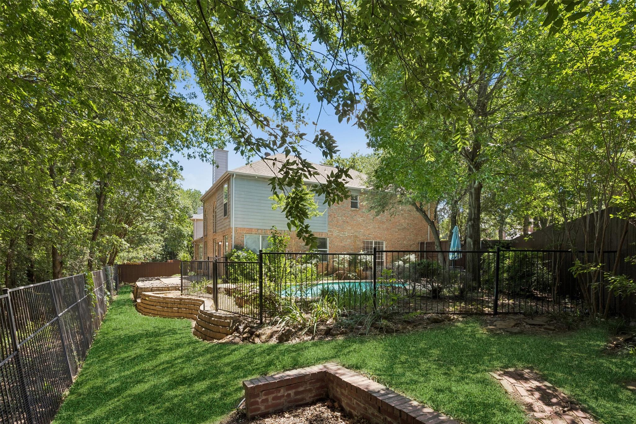 main property photo 27