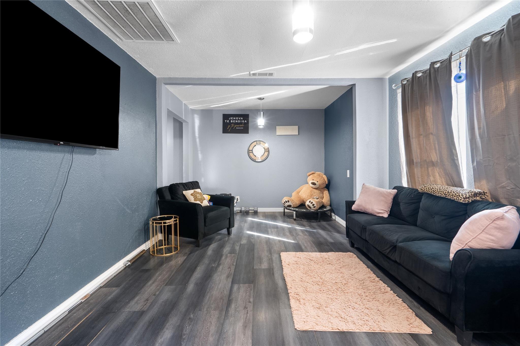 main property photo 5