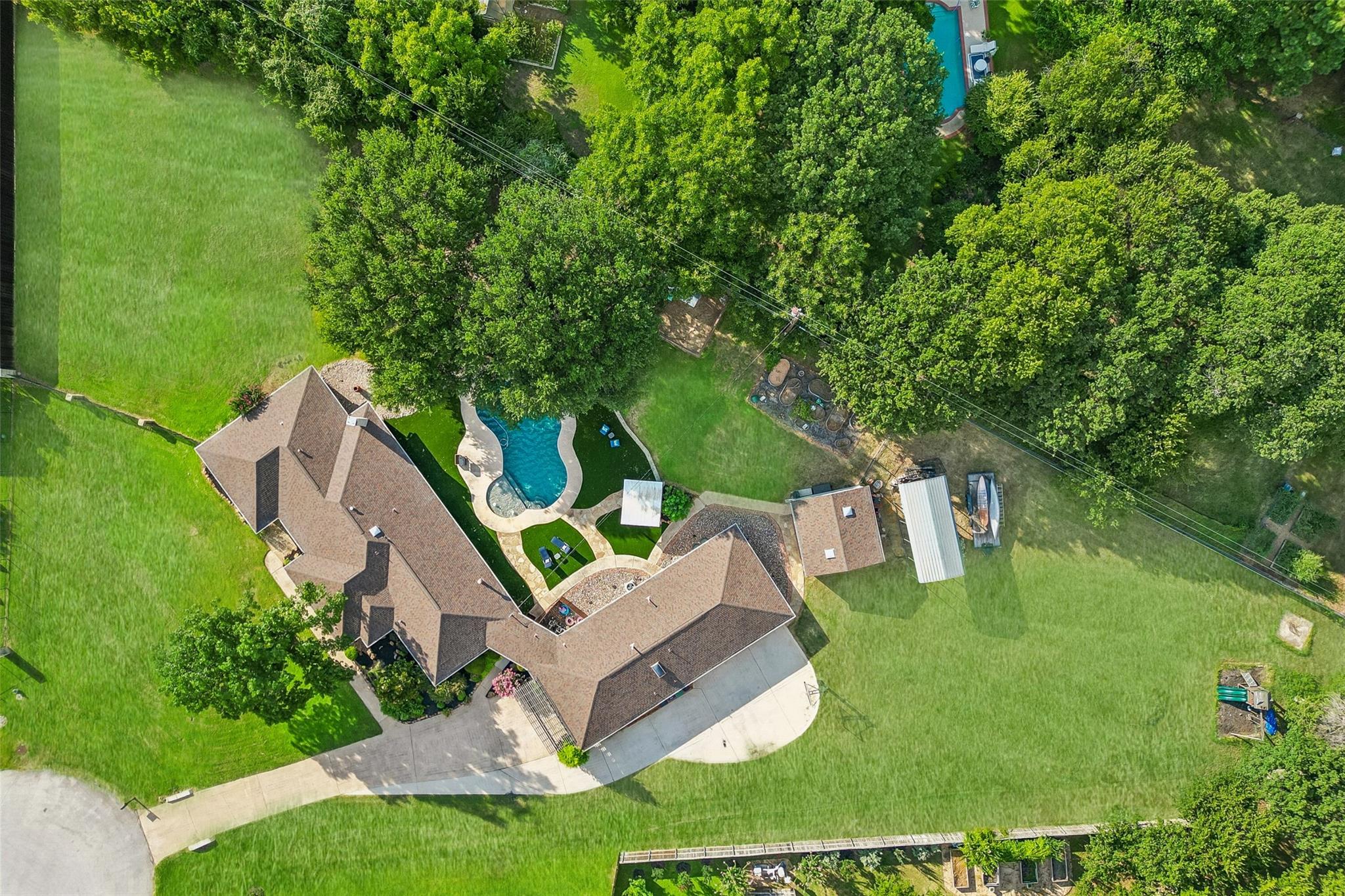main property photo 35