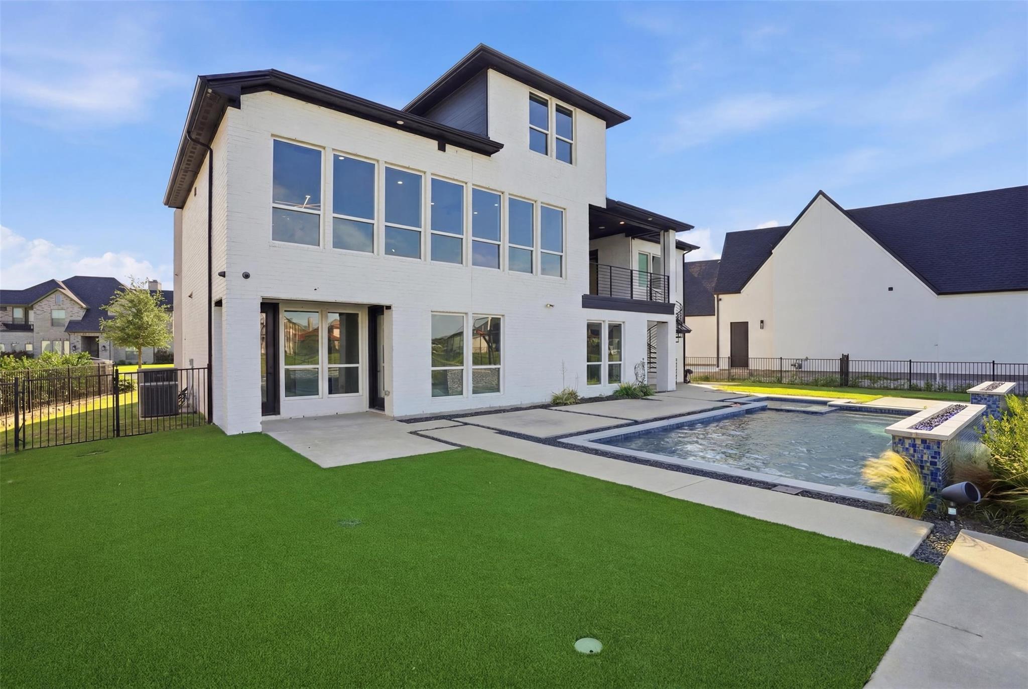 main property photo 28