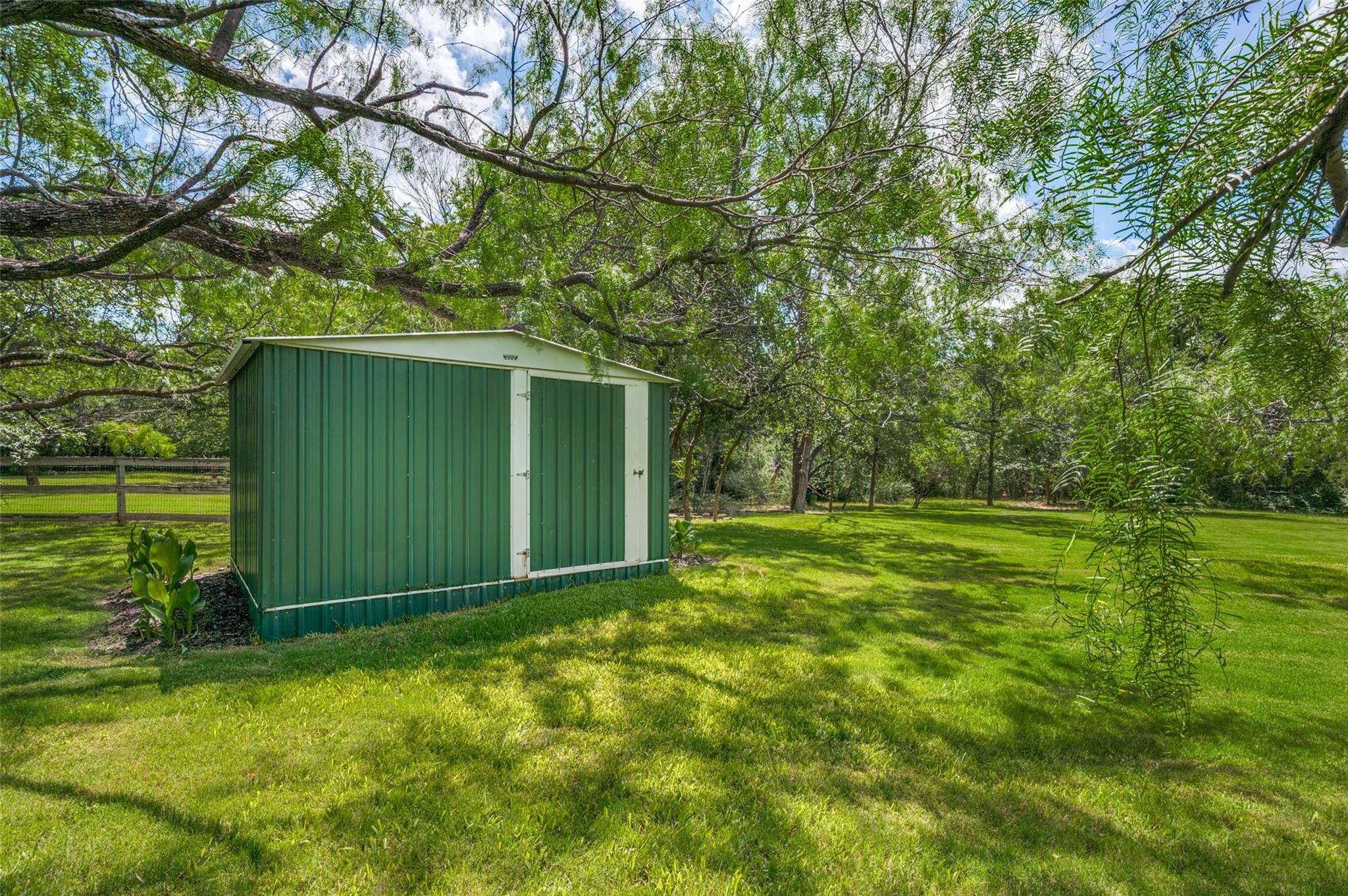 main property photo 30