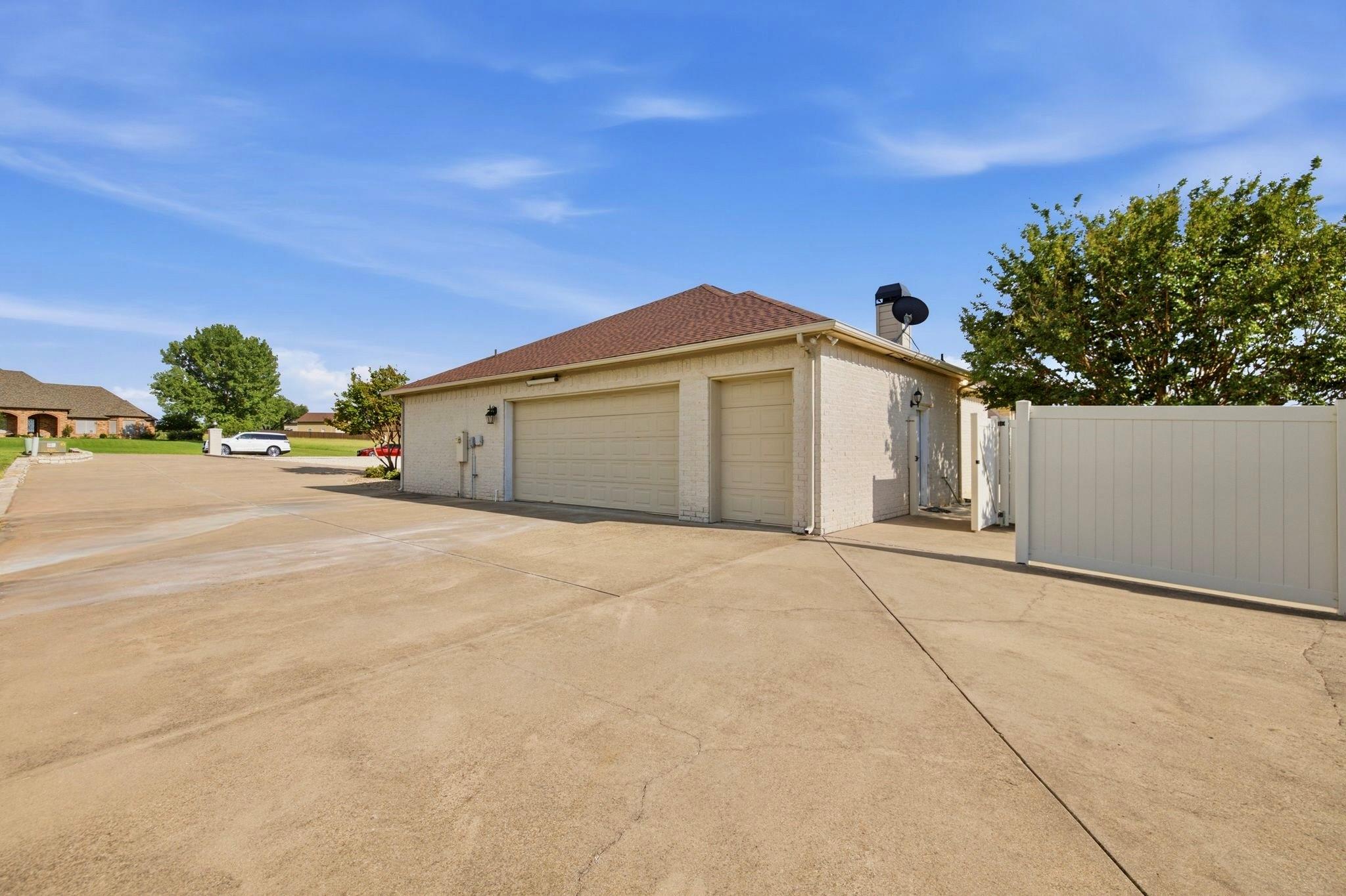 main property photo 30