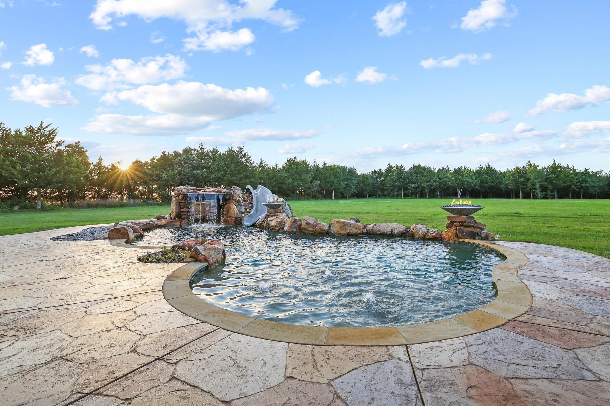 main property photo 35