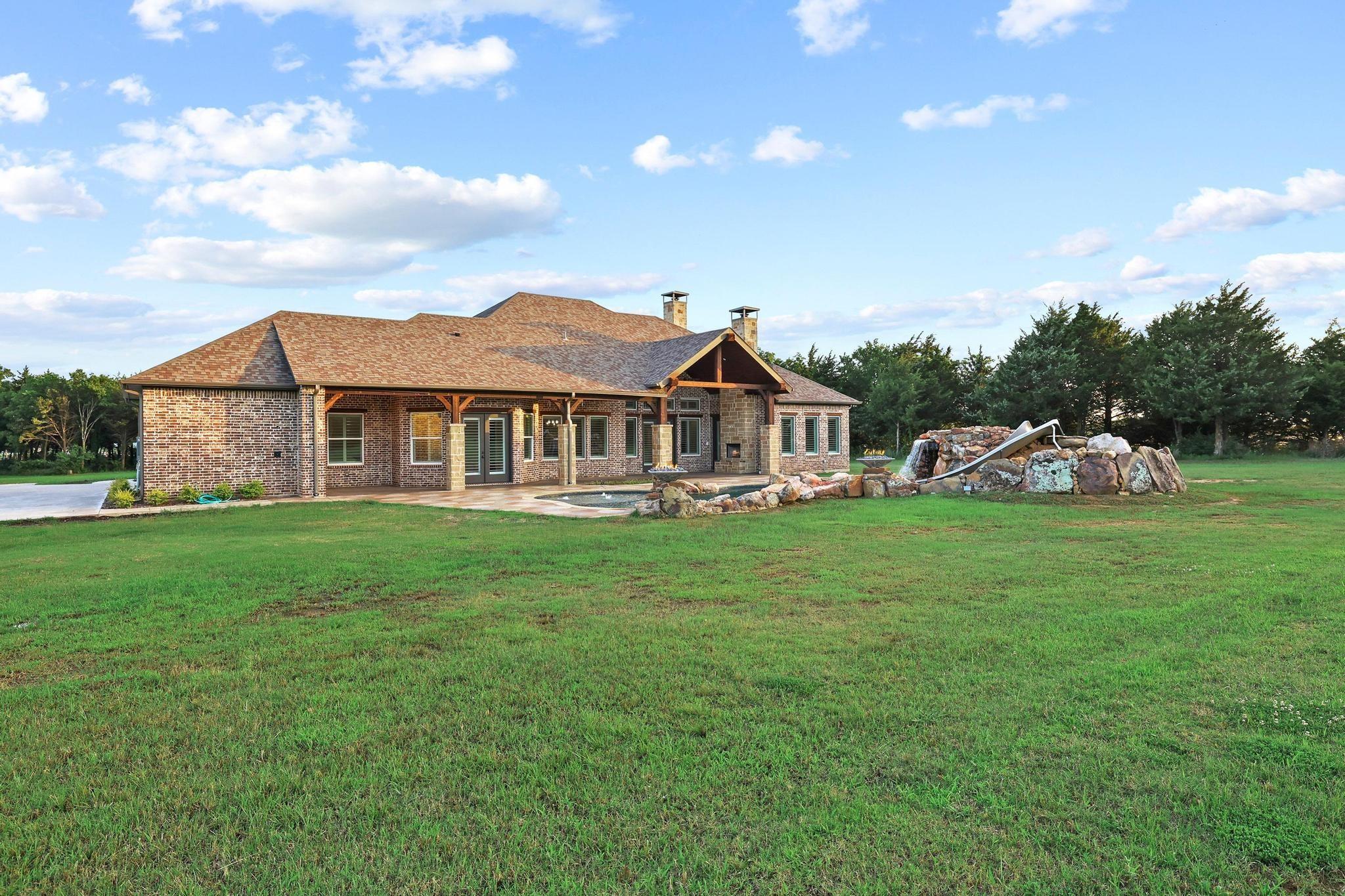 main property photo 37