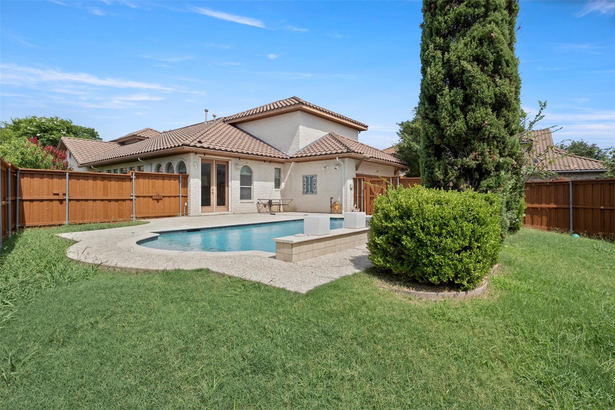main property photo 25