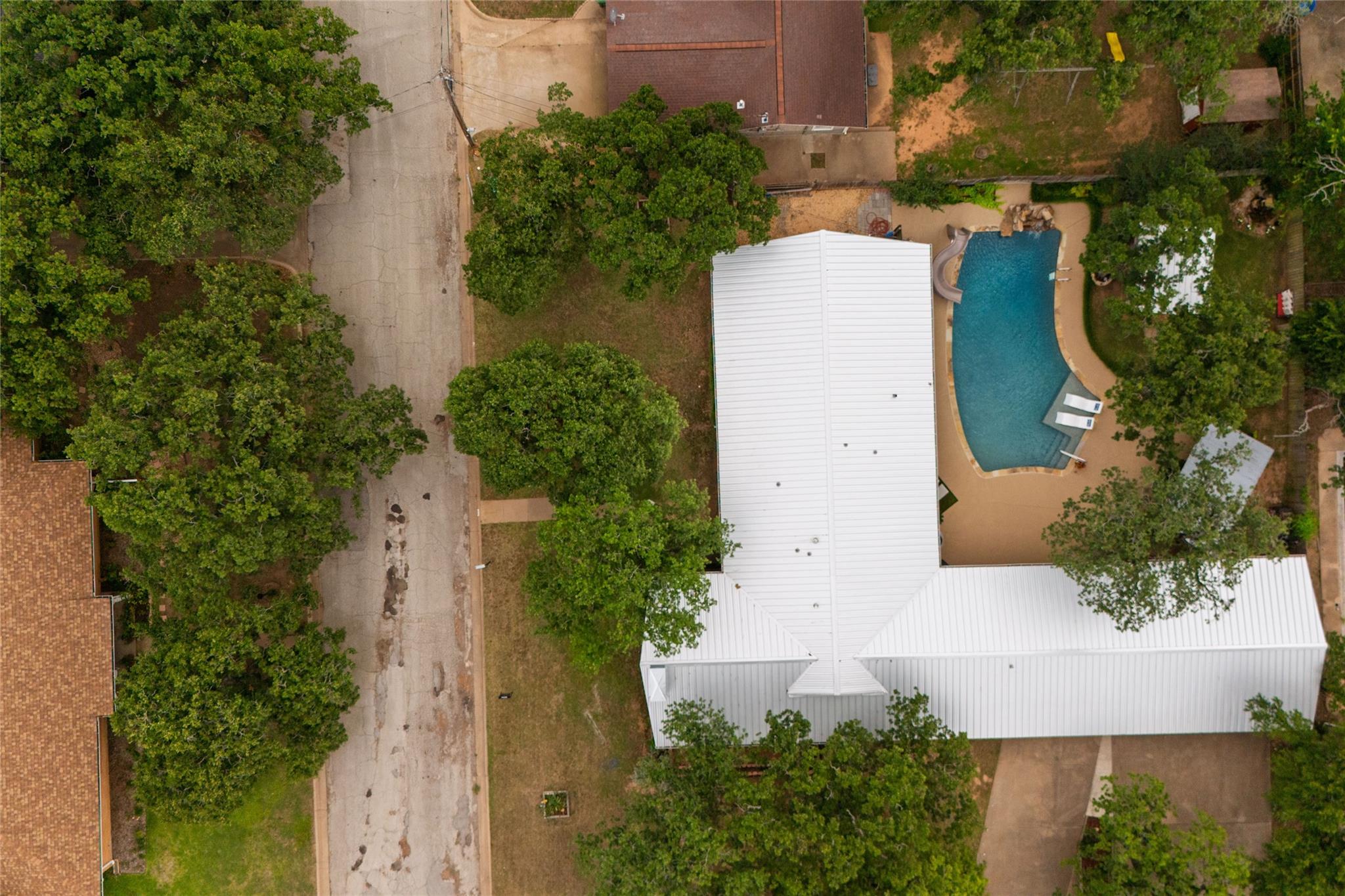 main property photo 39