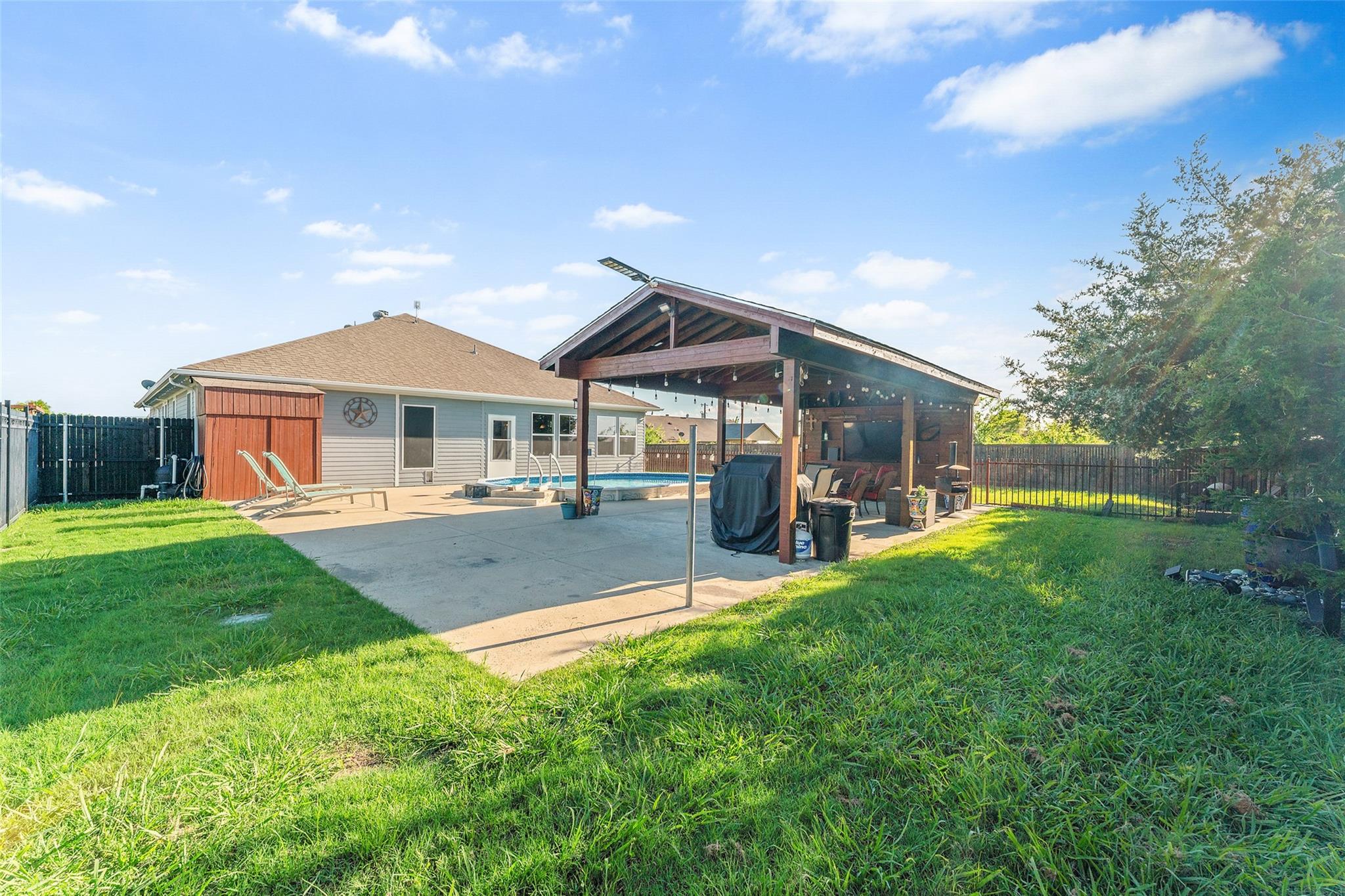 main property photo 25