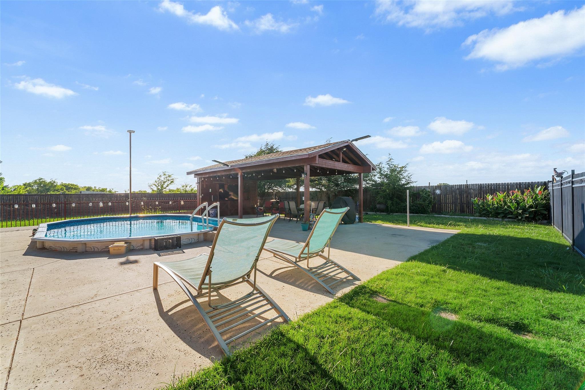 main property photo 9