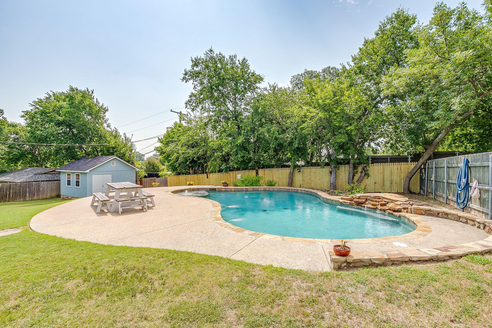 main property photo 37