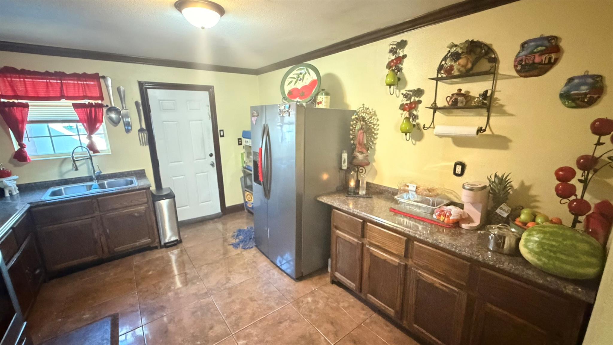 main property photo 10