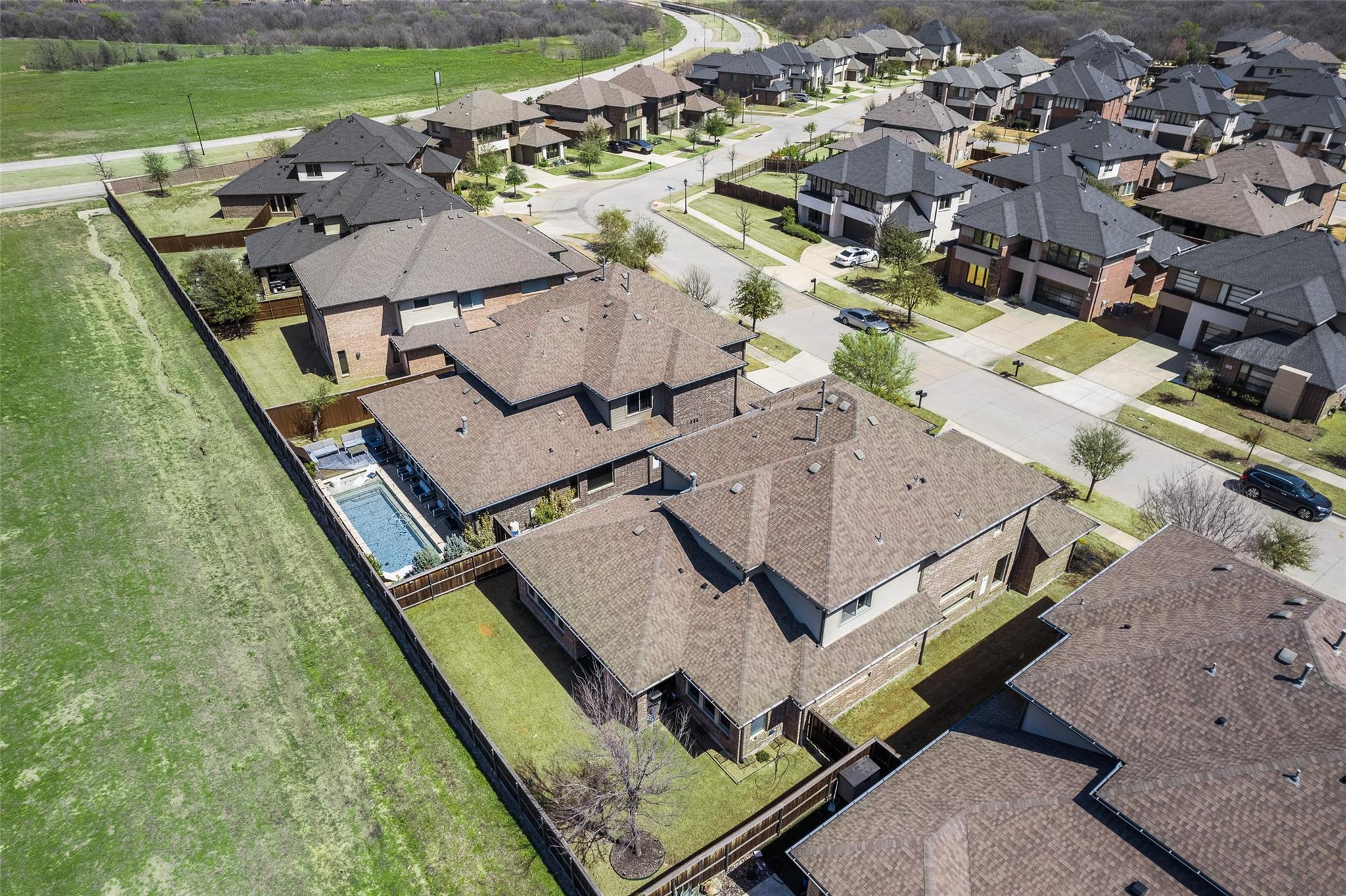 main property photo 16