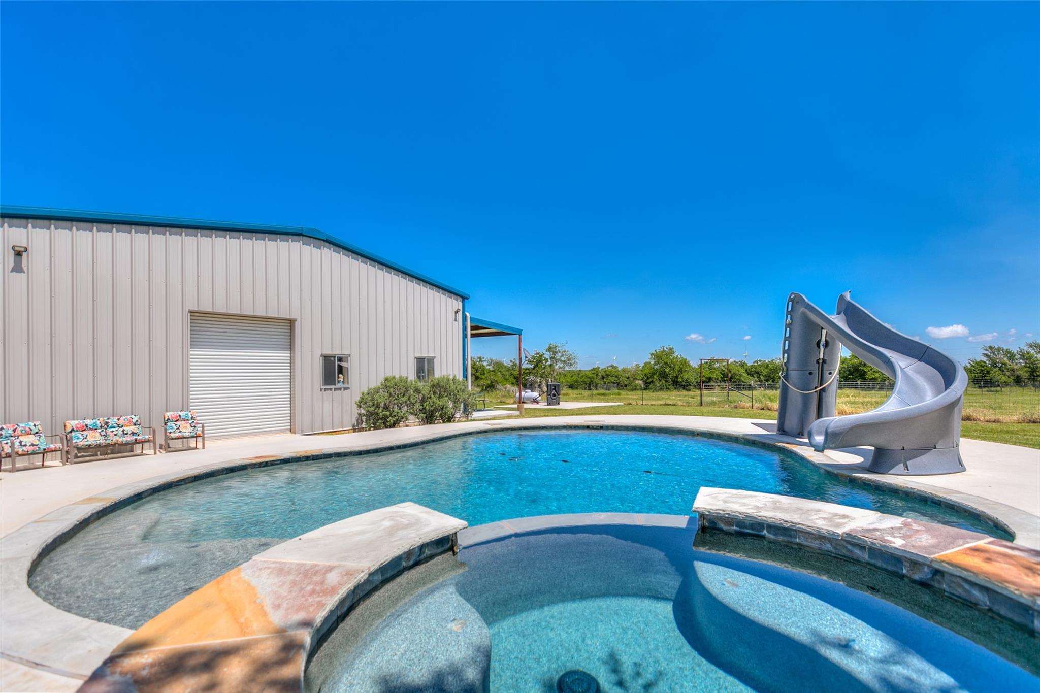 main property photo 25