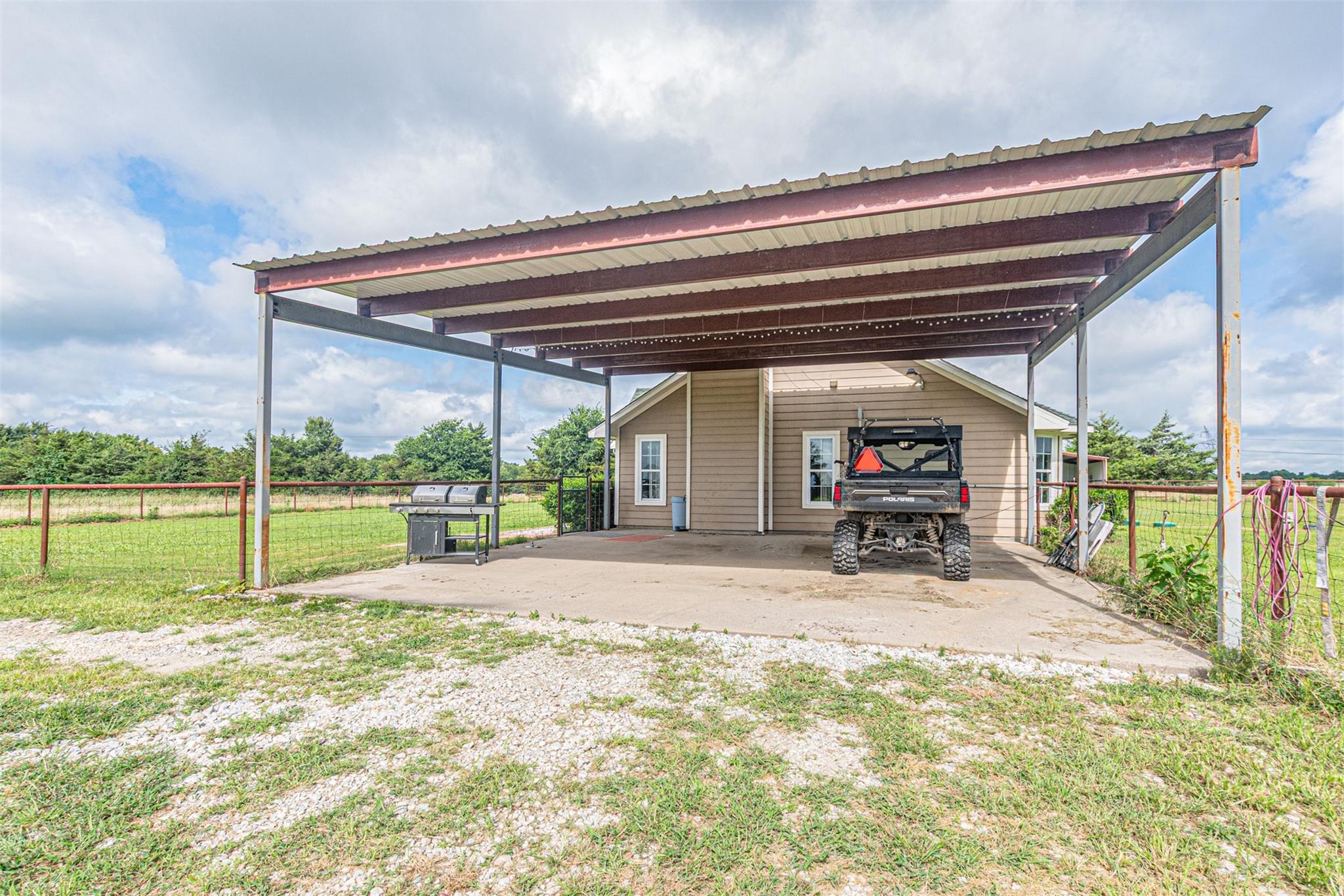 main property photo 14