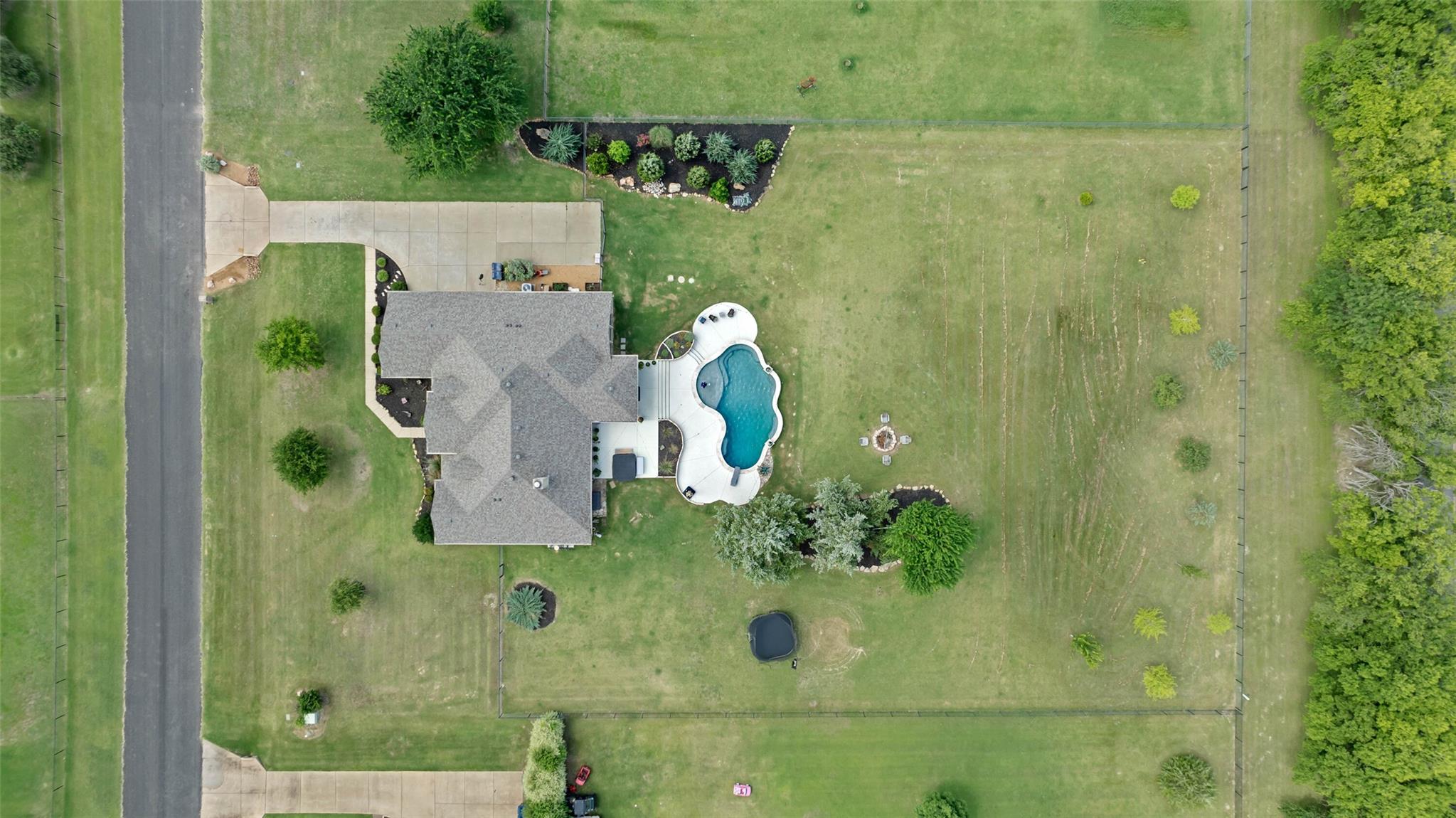 main property photo 38